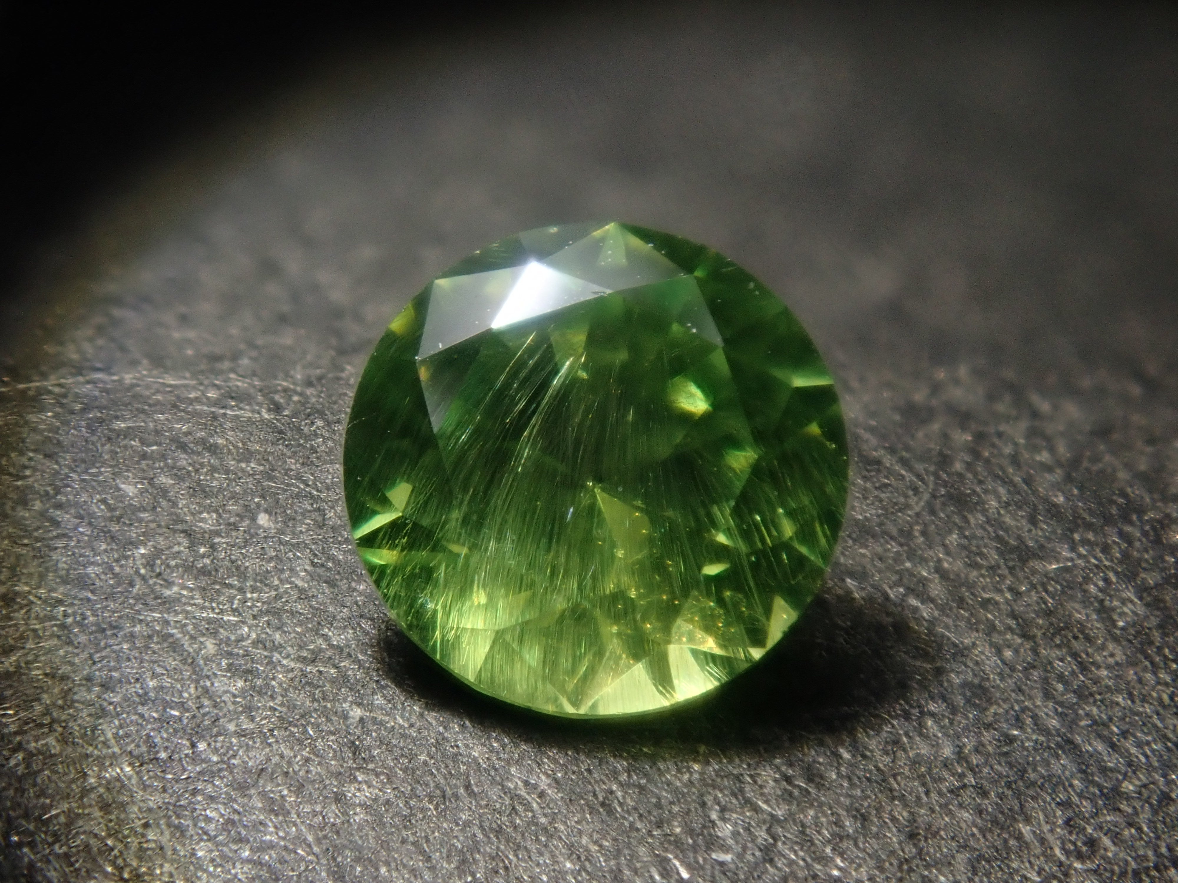 《Limited to 20 stones》Demantoid Garnet Gacha, including Russian demantoid garnets, normally priced at 69,800 yen 《Multiple purchase discount available》