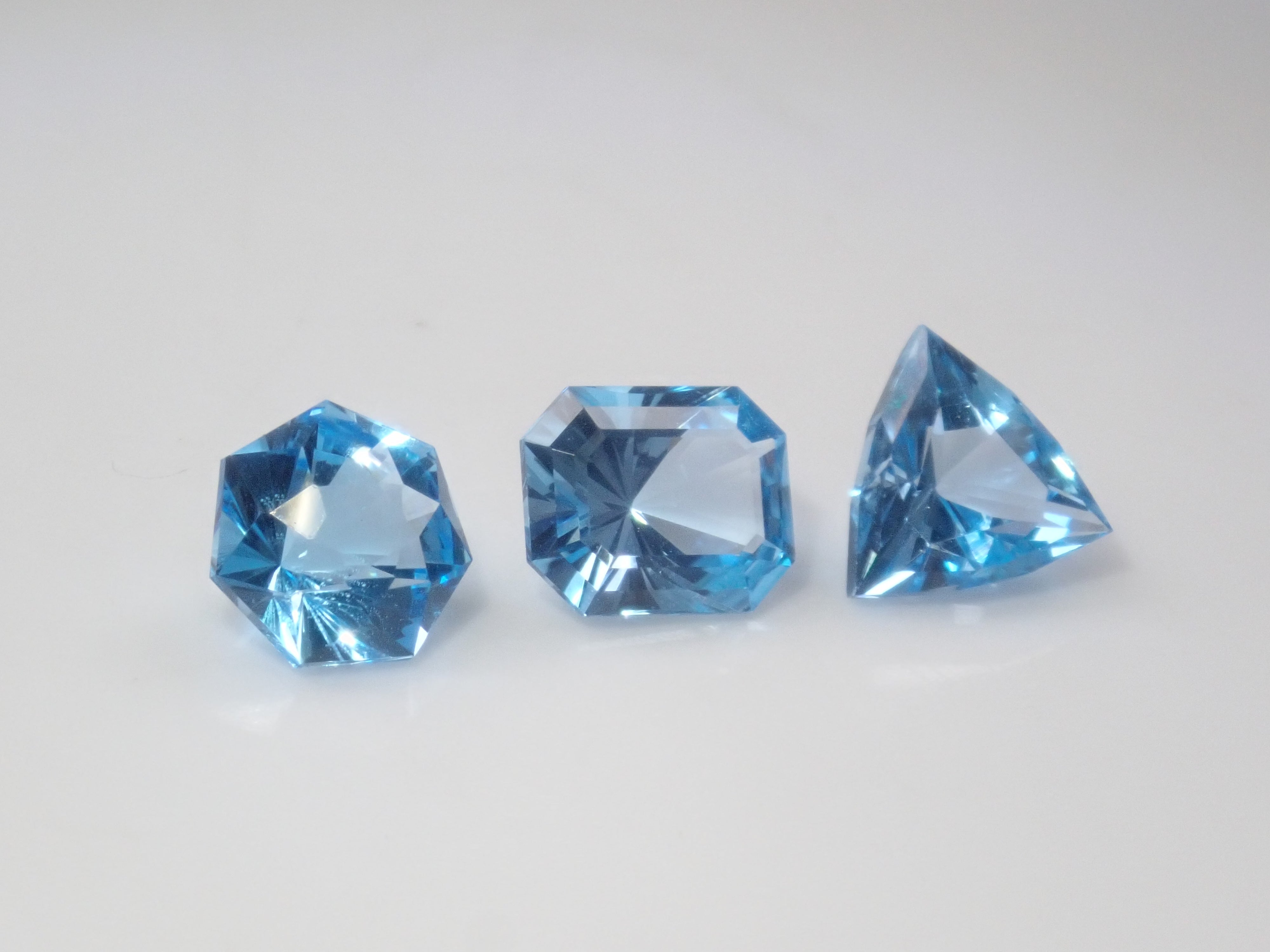 【3/1 22時販売】《限定15石》通常69,800円の甲州貴石切子10ctやシェリーカラーインペリアルトパーズ含むトパーズガチャ《複数購入割引有》