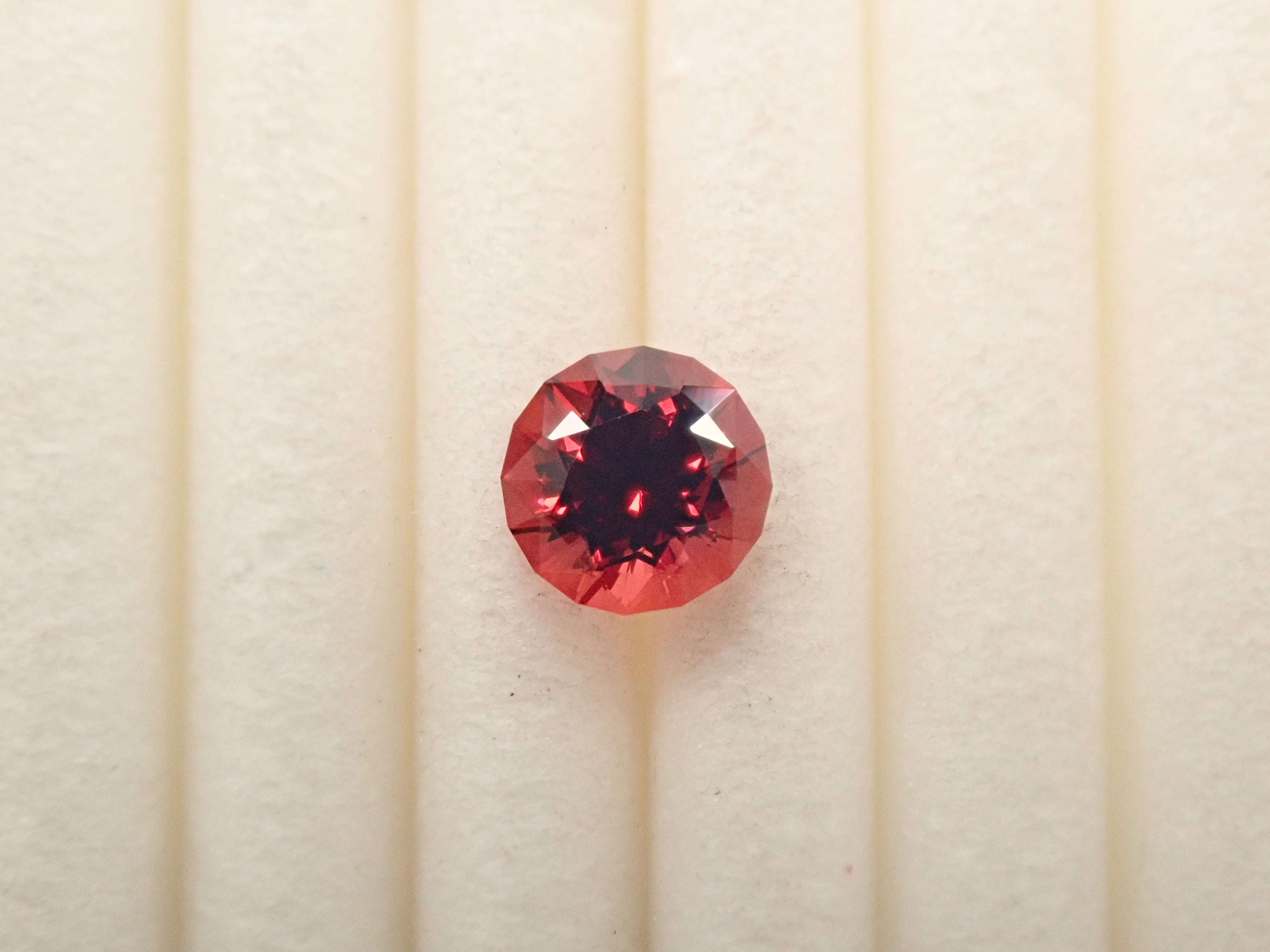 【12561898掲載】アルマンディンガーネット 0.545ctルース