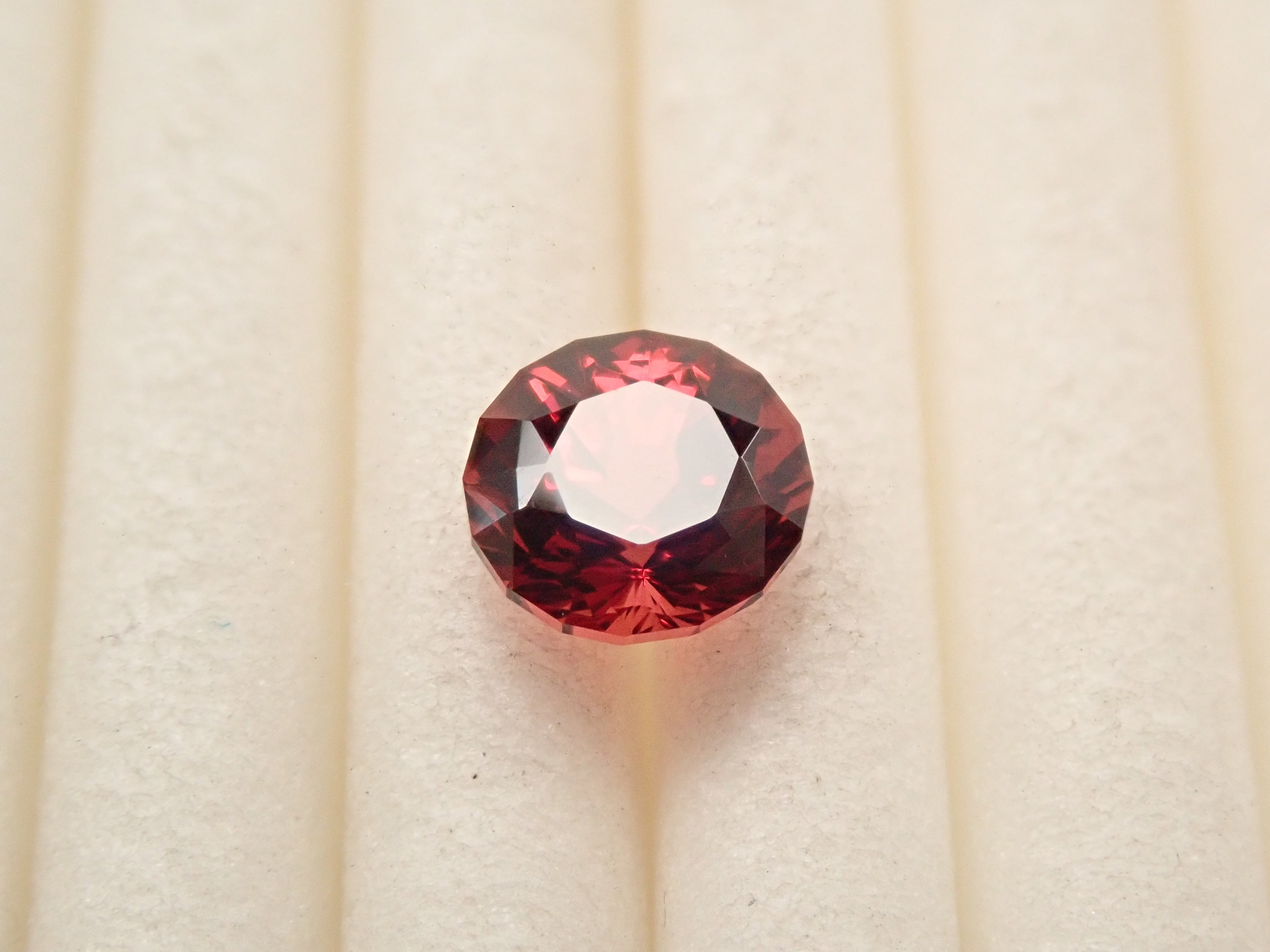 【12561898掲載】アルマンディンガーネット 0.545ctルース