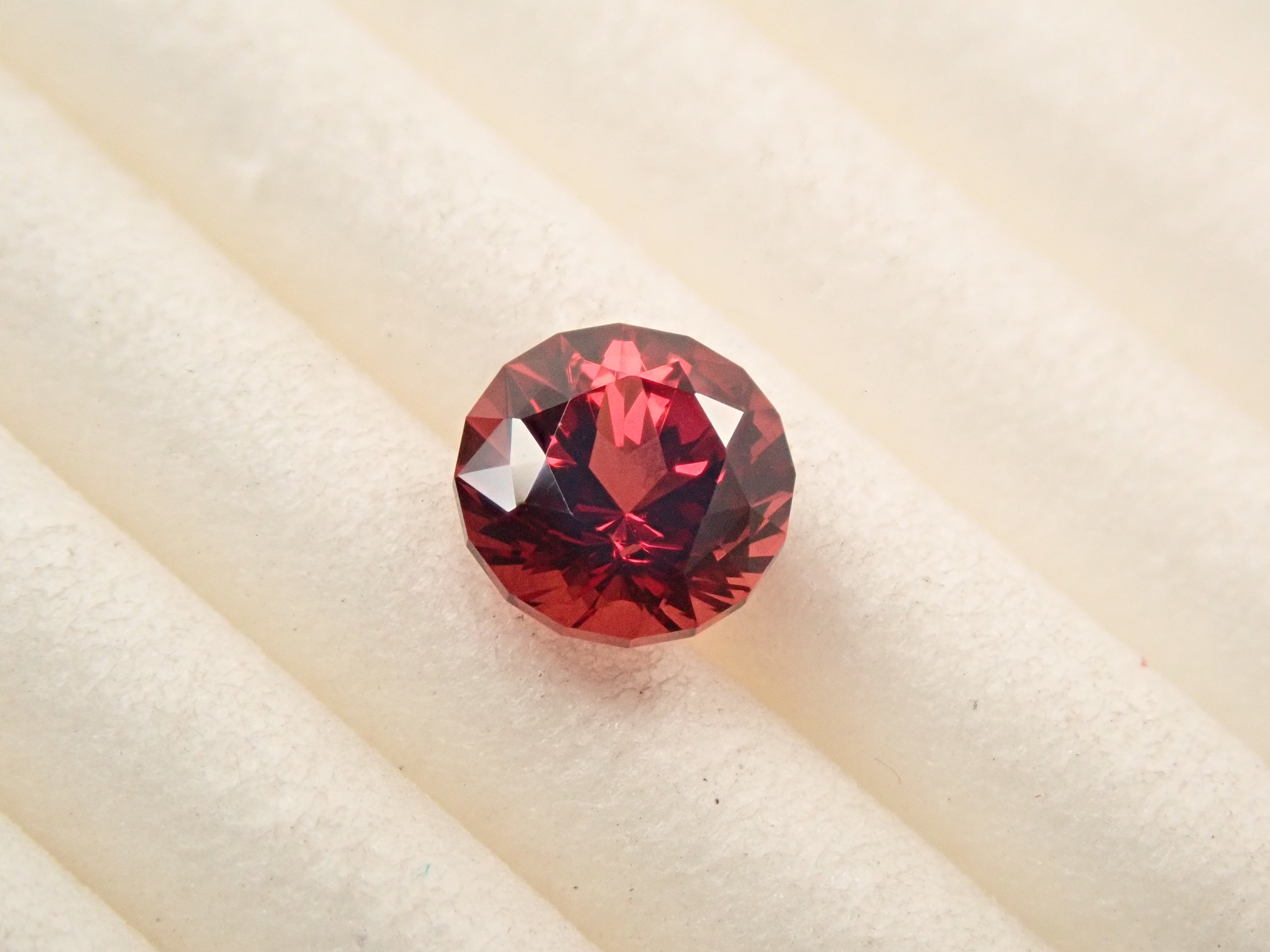 【12561898掲載】アルマンディンガーネット 0.545ctルース