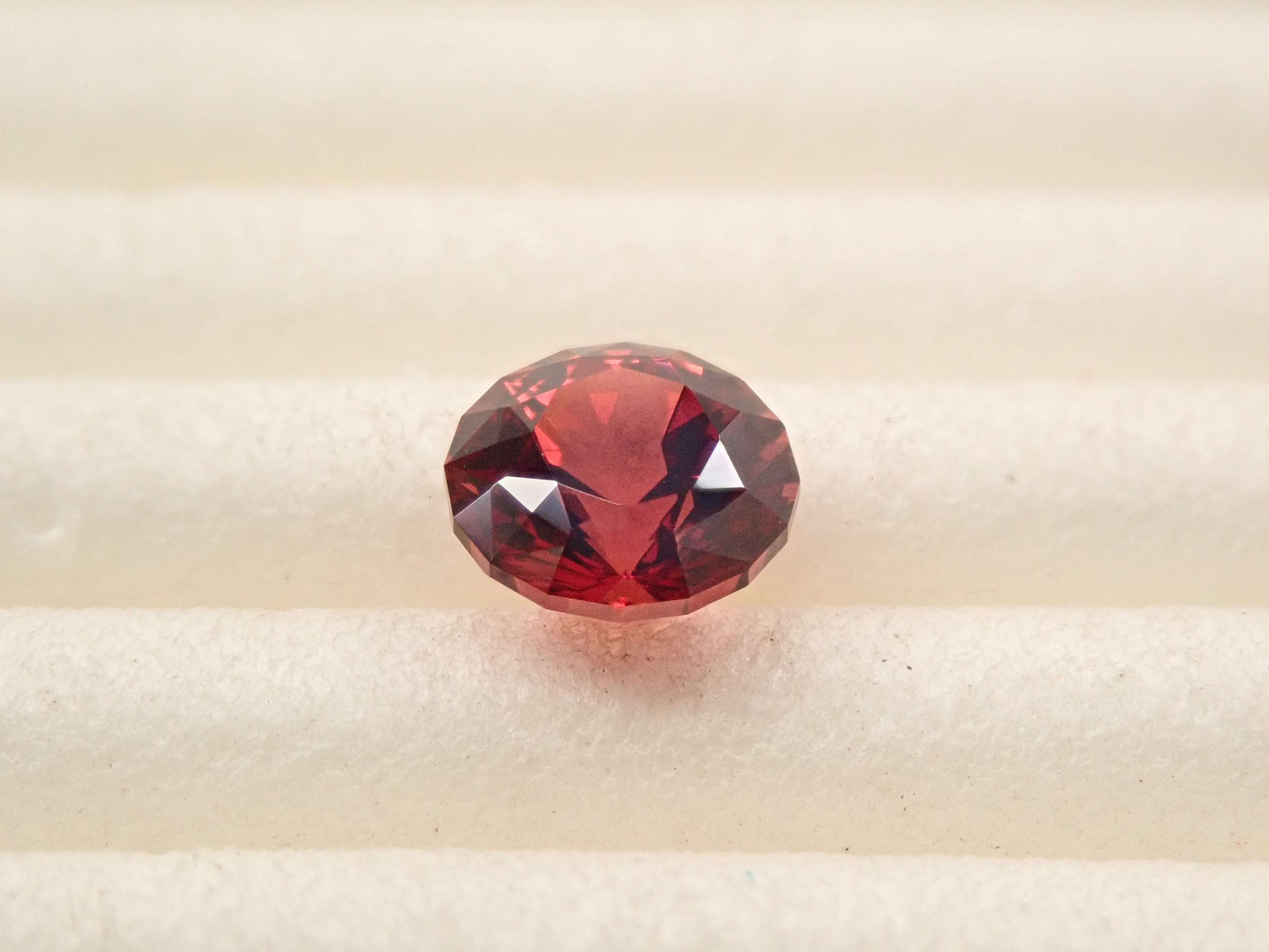 【12561898掲載】アルマンディンガーネット 0.545ctルース