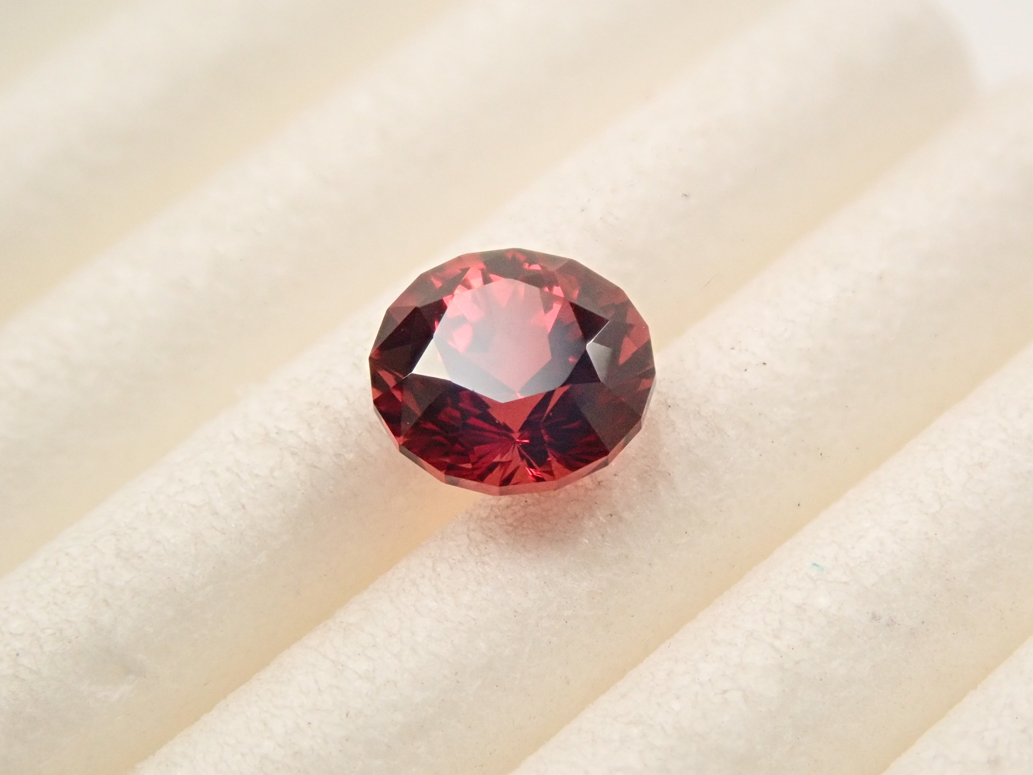 【12561898掲載】アルマンディンガーネット 0.545ctルース