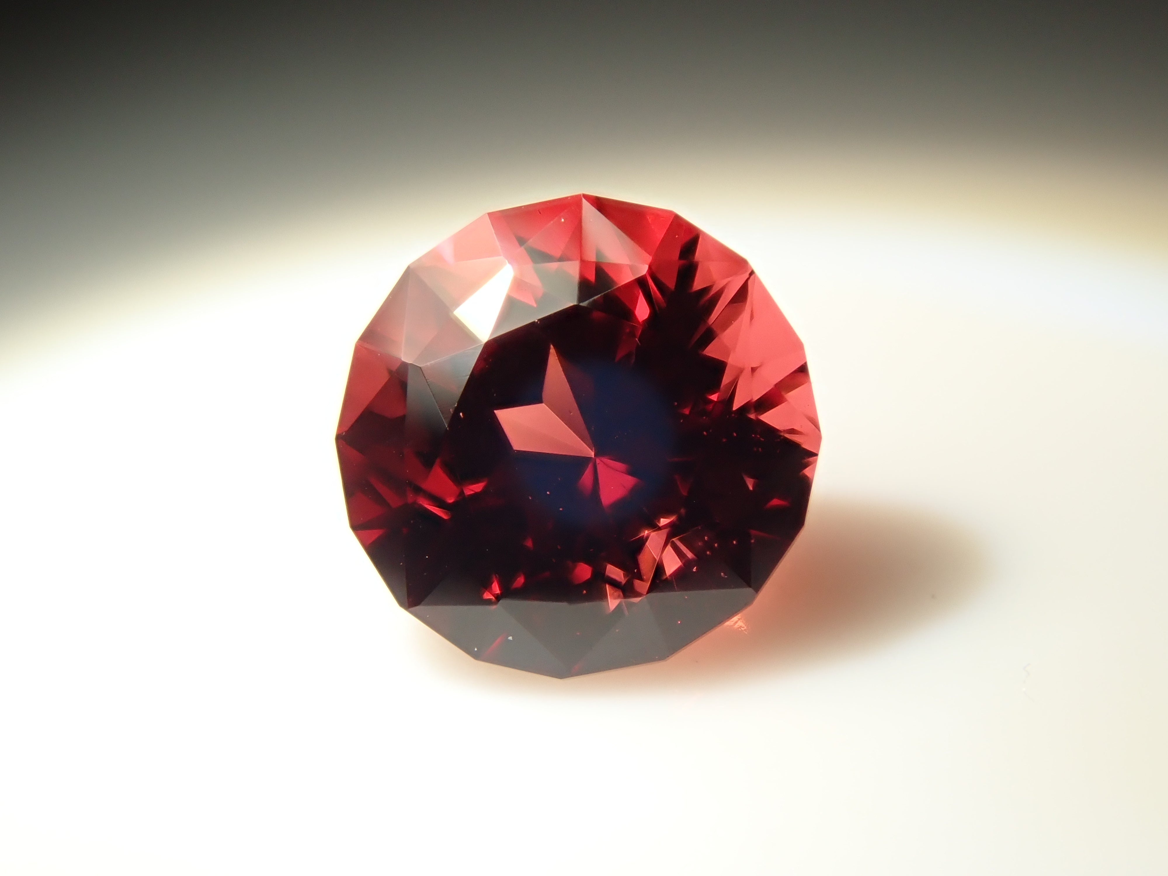 【12561898掲載】アルマンディンガーネット 0.545ctルース