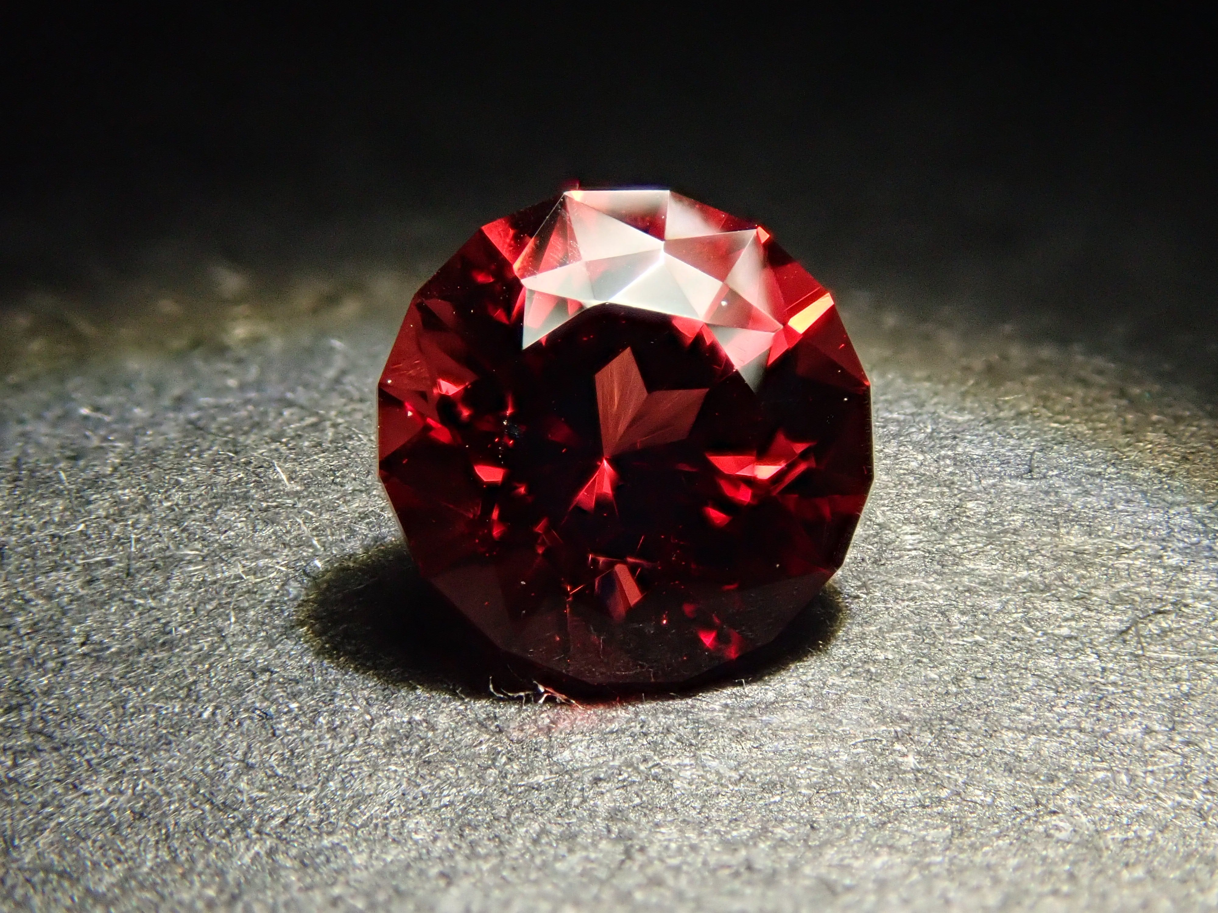 【12561898掲載】アルマンディンガーネット 0.545ctルース