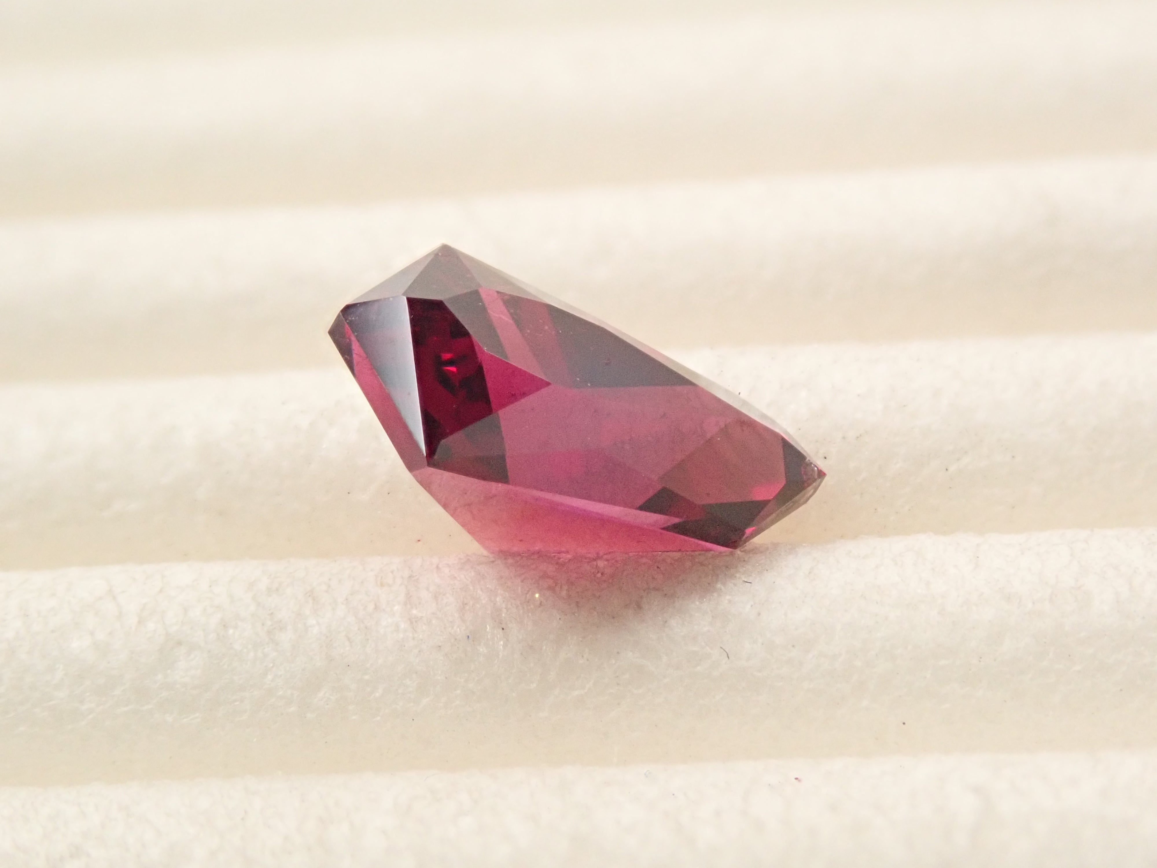 【12561904掲載】ロードライトガーネット 1.203ctルース