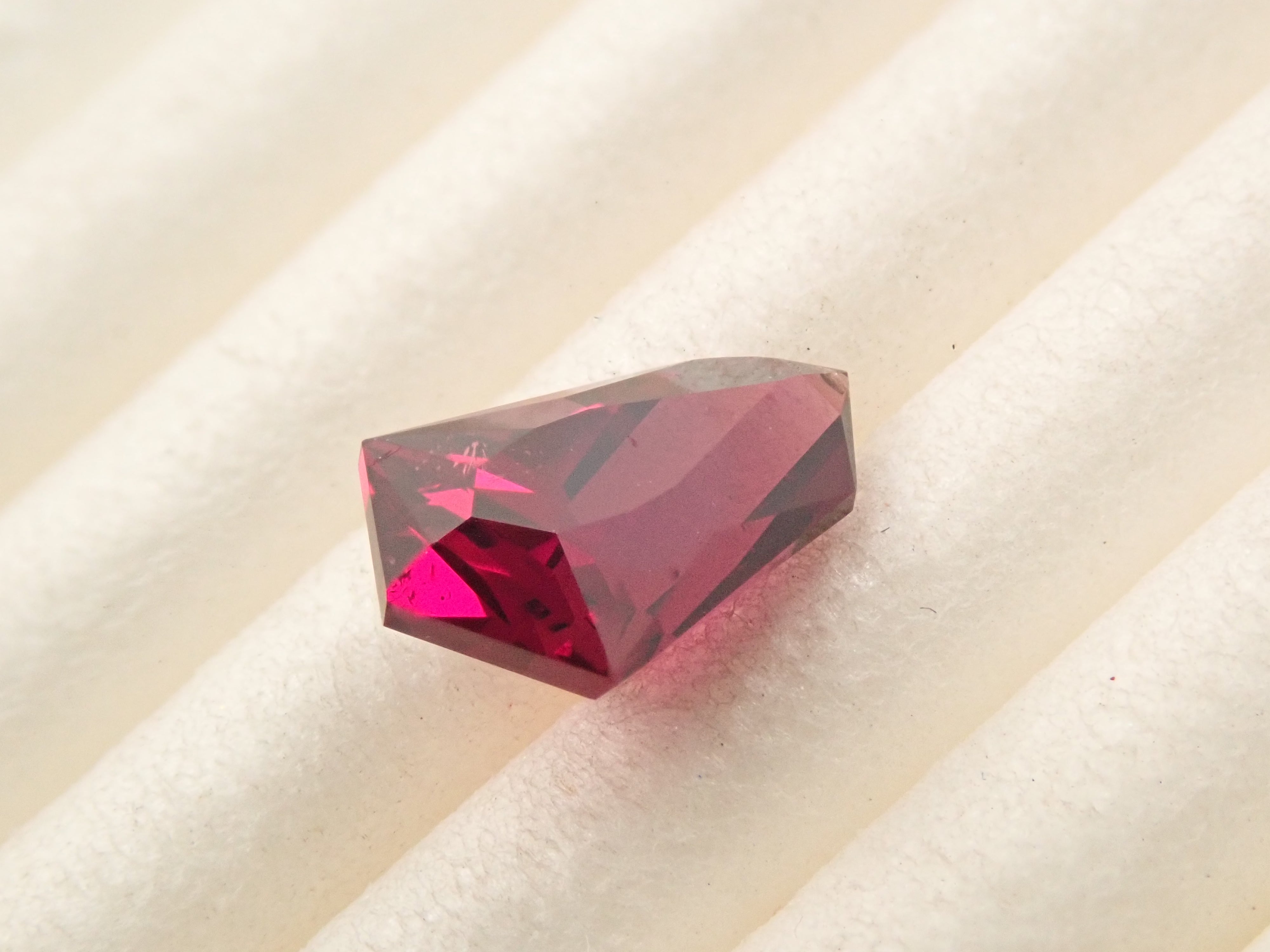 【12561904掲載】ロードライトガーネット 1.203ctルース