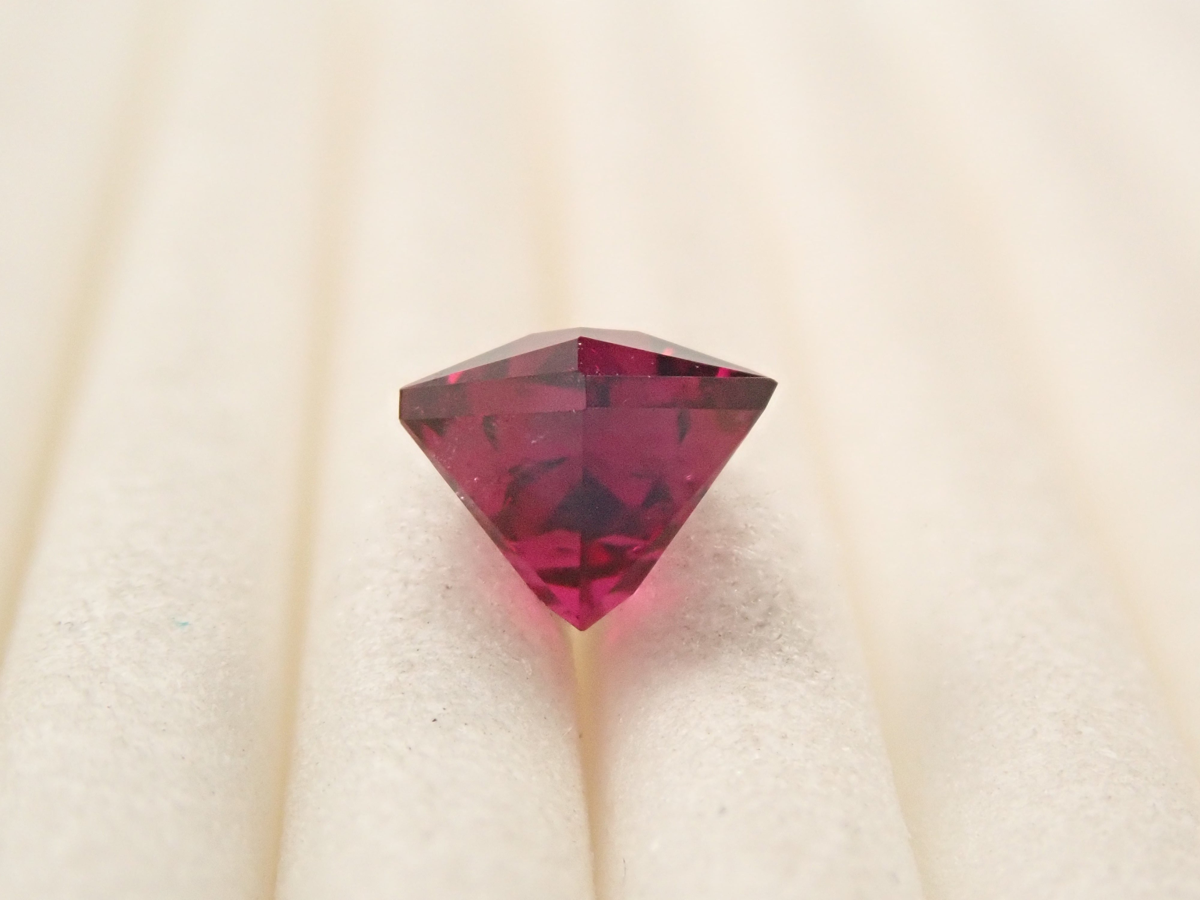 【12561904掲載】ロードライトガーネット 1.203ctルース