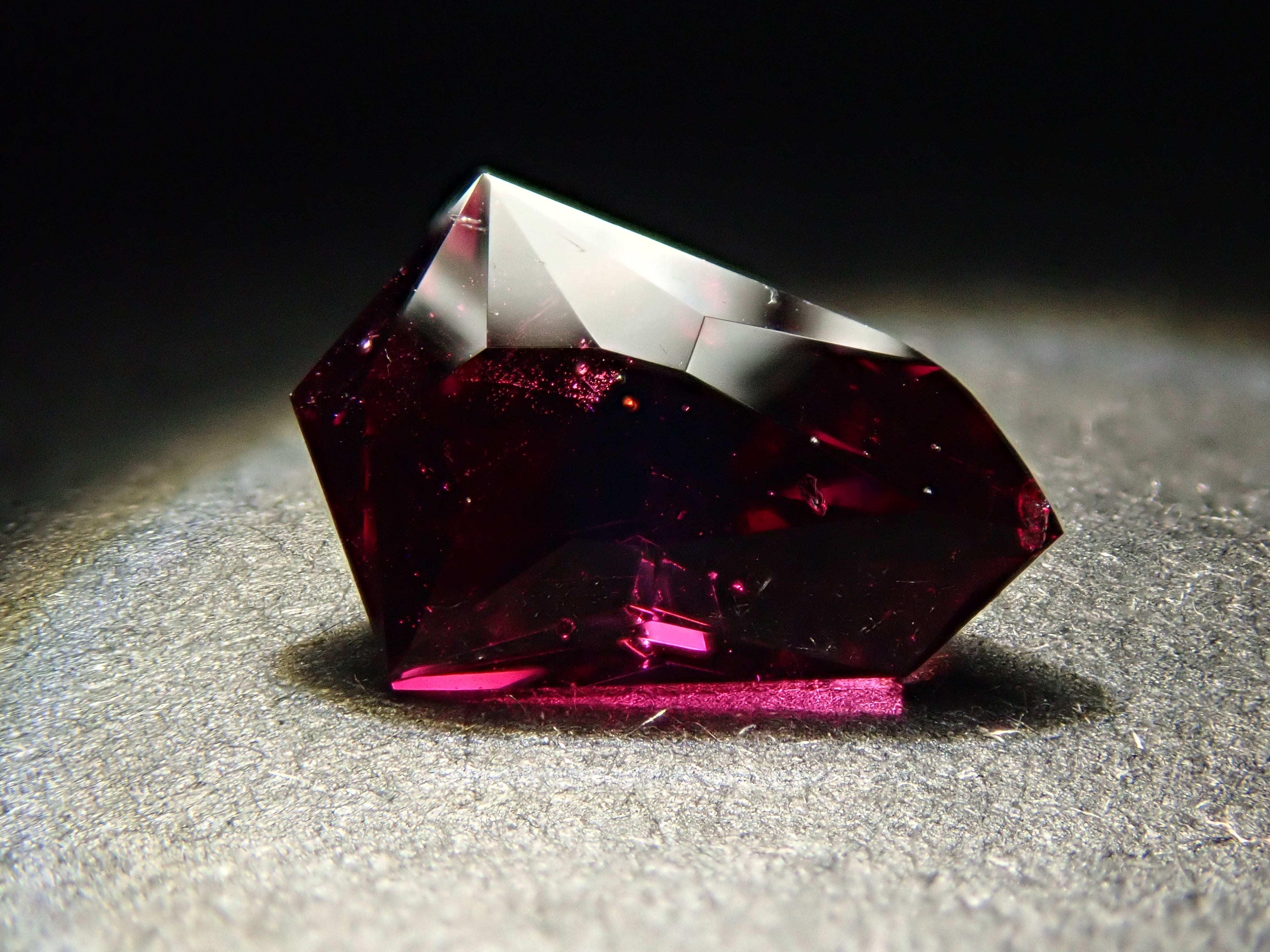 【12561904掲載】ロードライトガーネット 1.203ctルース