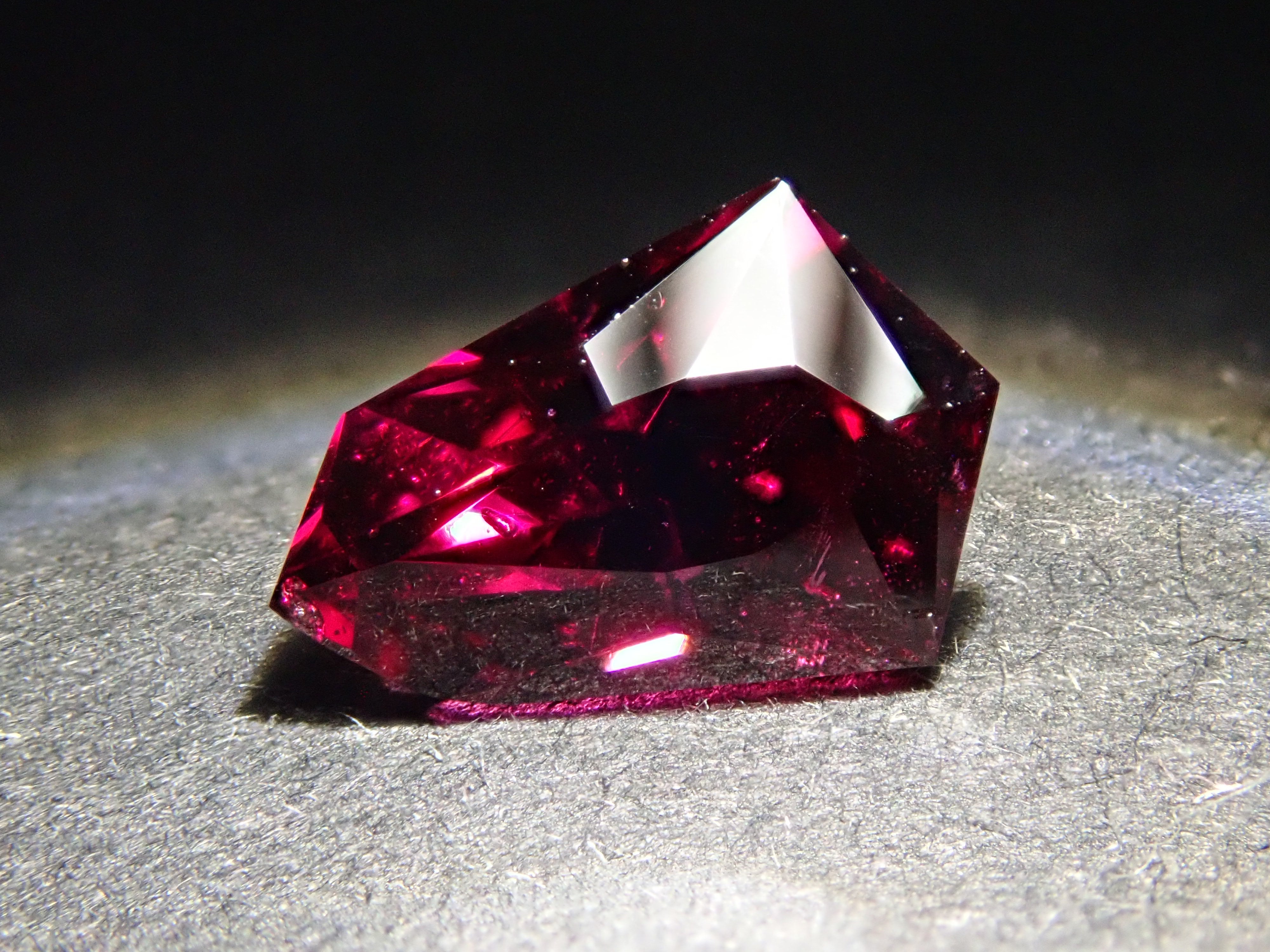 【12561904掲載】ロードライトガーネット 1.203ctルース
