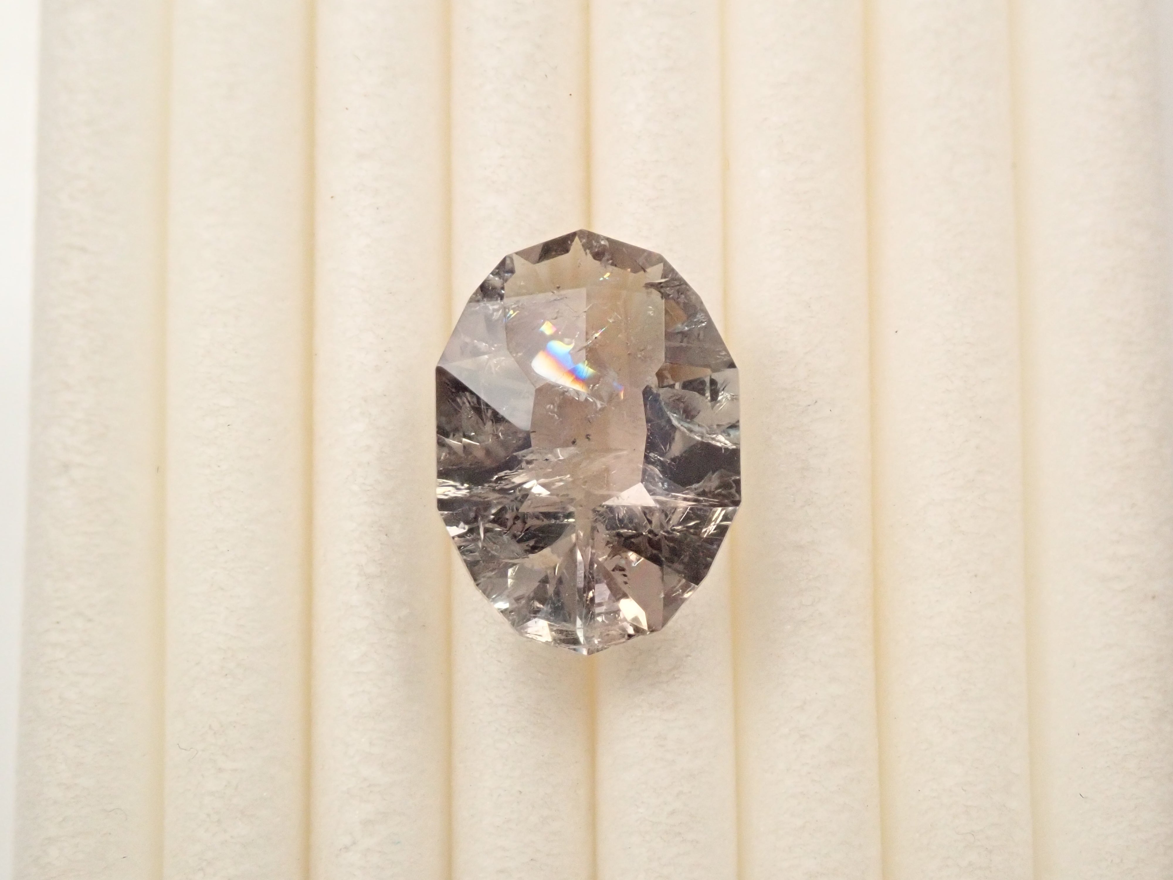 【12561914掲載】イギリス産ロジャリーフローライト 3.750ctルース