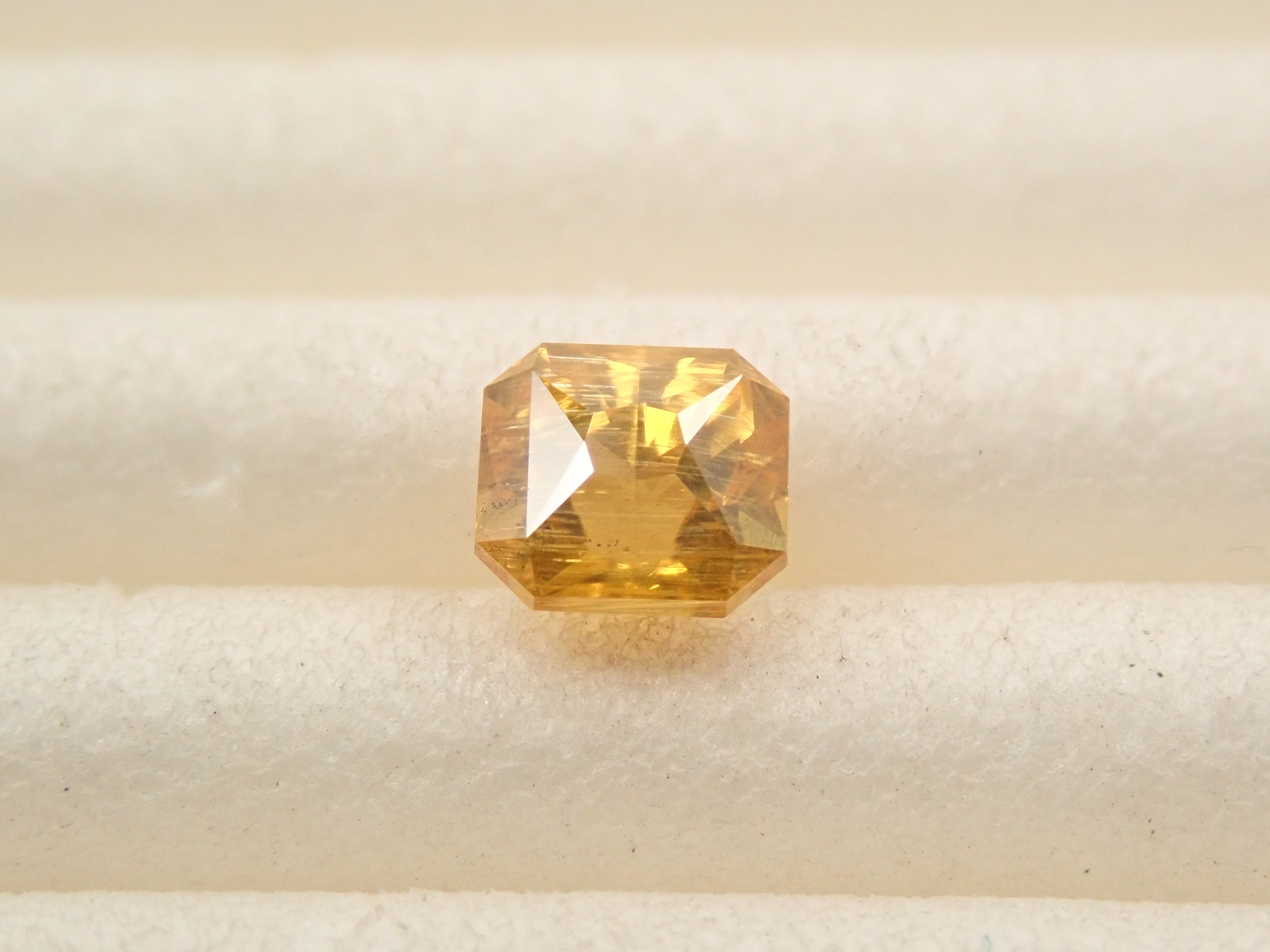 【12561927掲載】ゴールデンジルコン 0.416ctルース