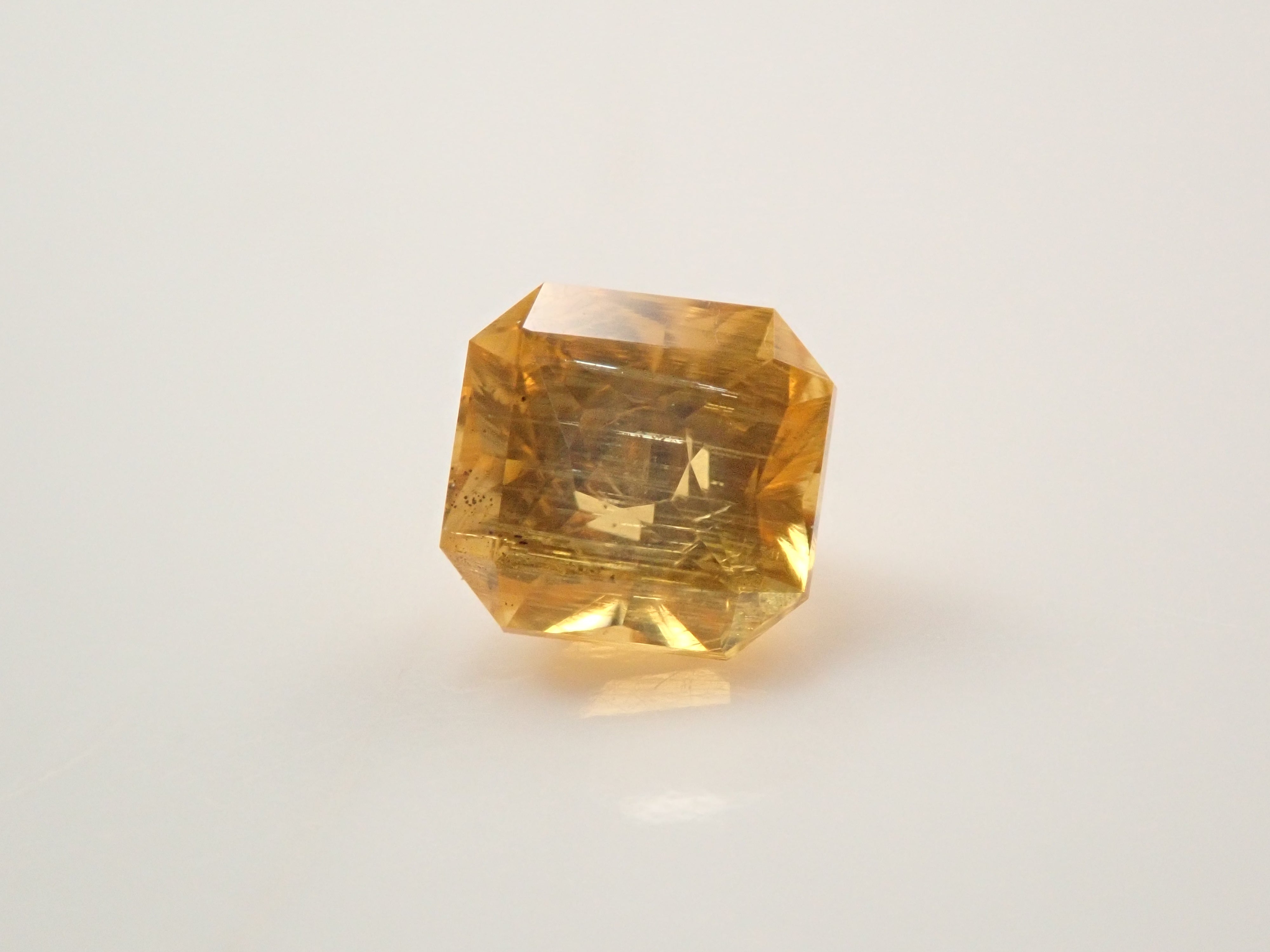 【12561927掲載】ゴールデンジルコン 0.416ctルース