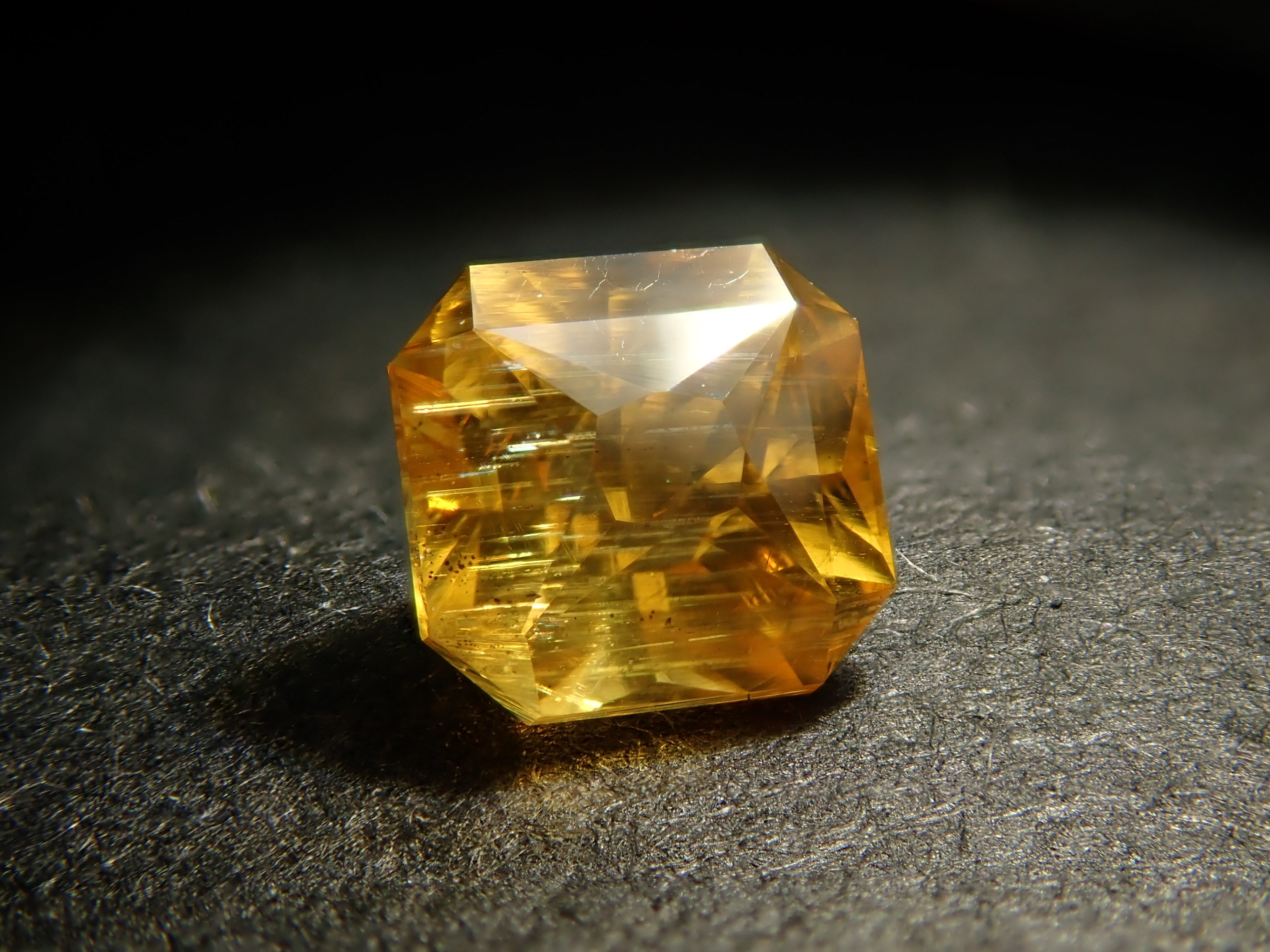 【12561927掲載】ゴールデンジルコン 0.416ctルース