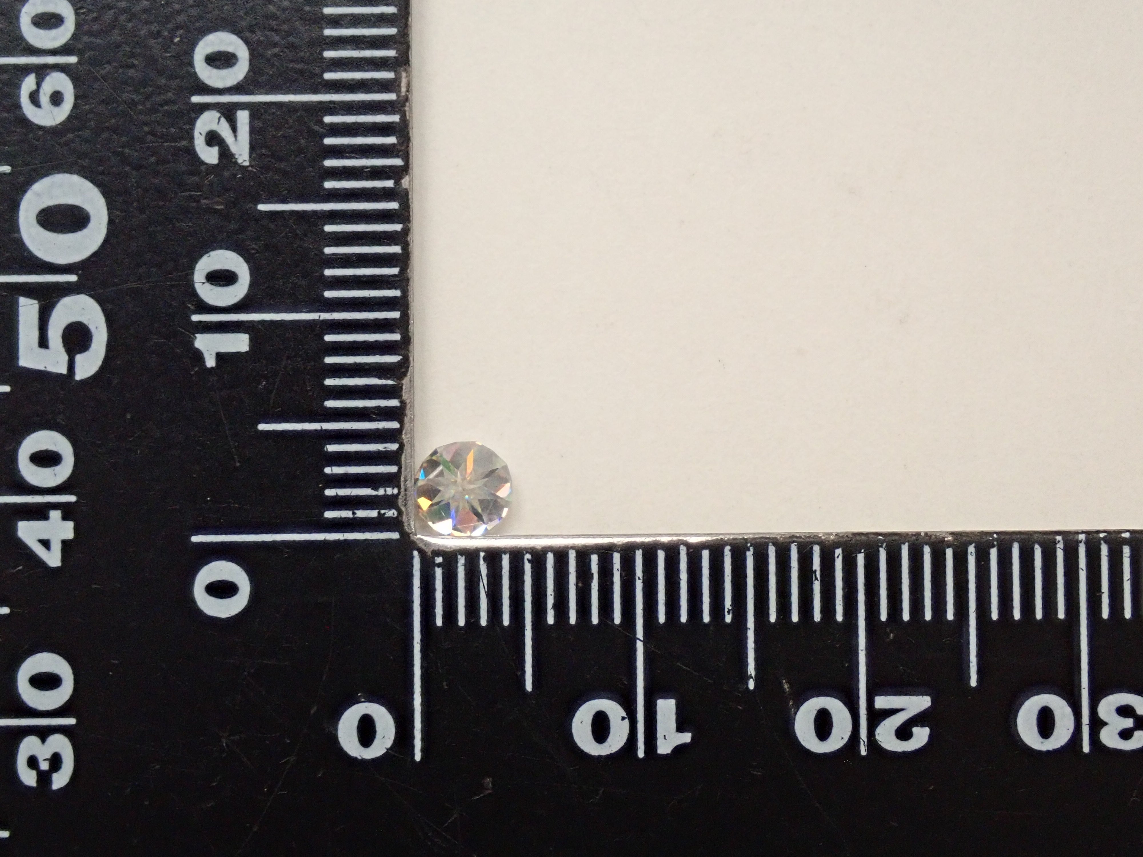 【12561928掲載】合成ルチル 0.554ctルース