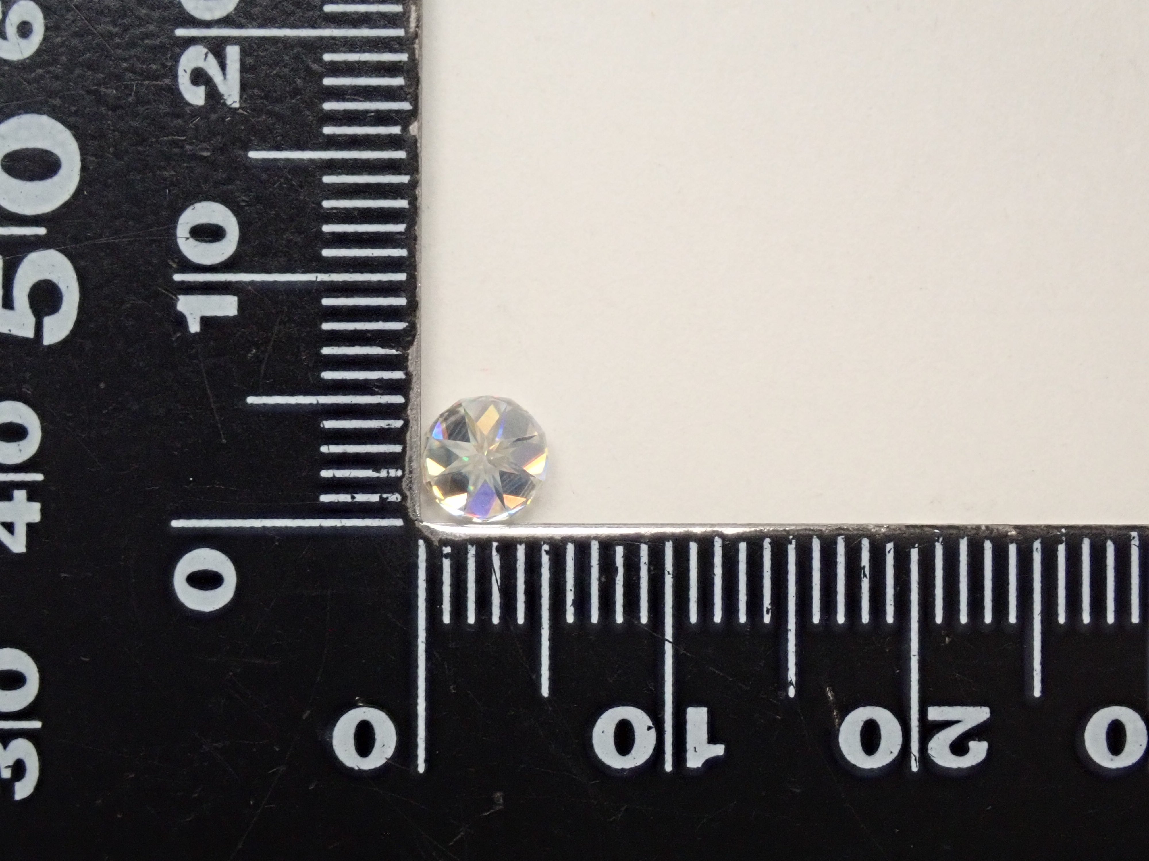 【12561932掲載】合成ルチル 0.877ctルース