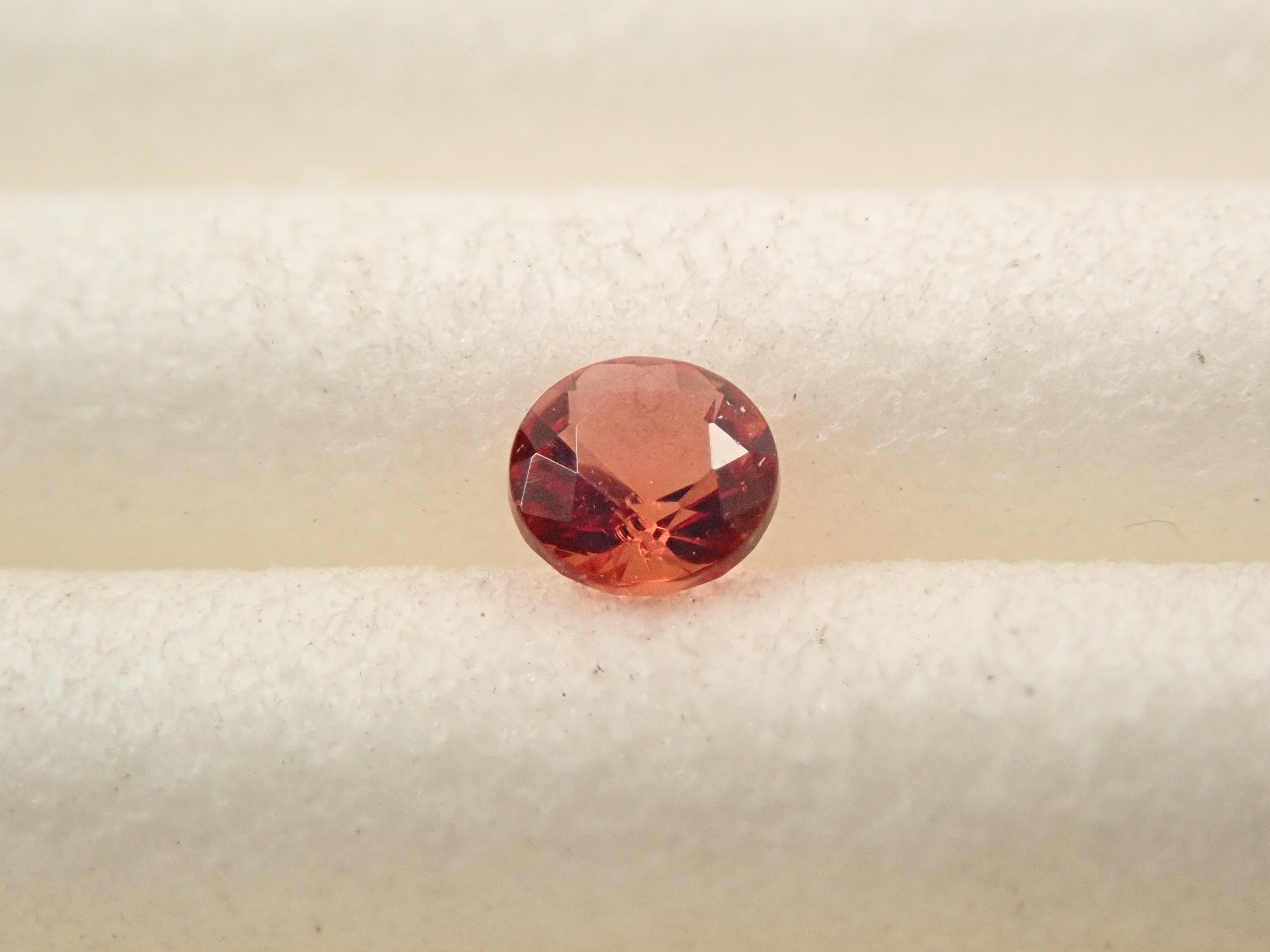 【12562054掲載】カナダ産カナダ産ユーディアライト 0.059ctルース