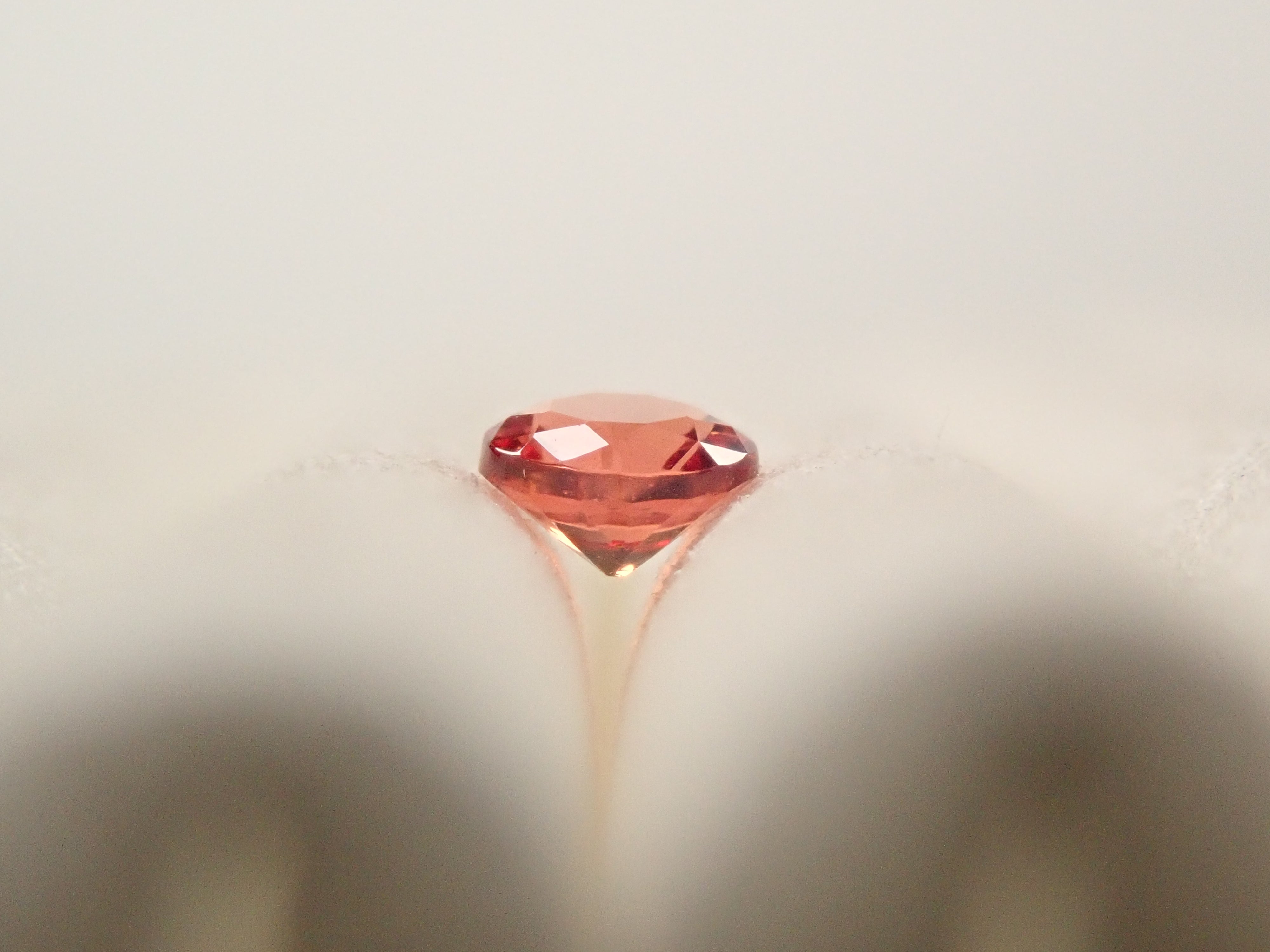 【12562054掲載】カナダ産カナダ産ユーディアライト 0.059ctルース