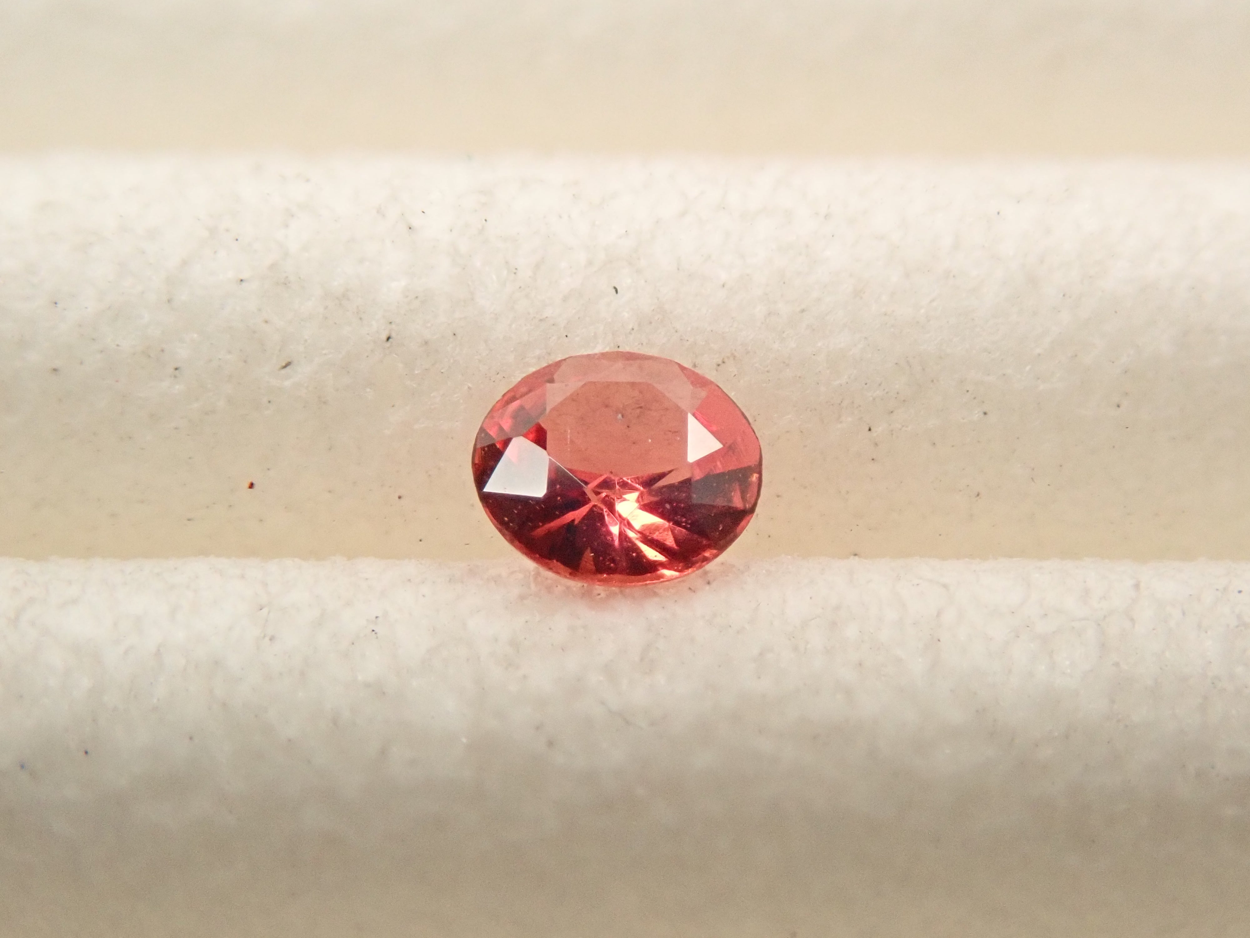 【12562058掲載】カナダ産カナダ産ユーディアライト 0.047ctルース