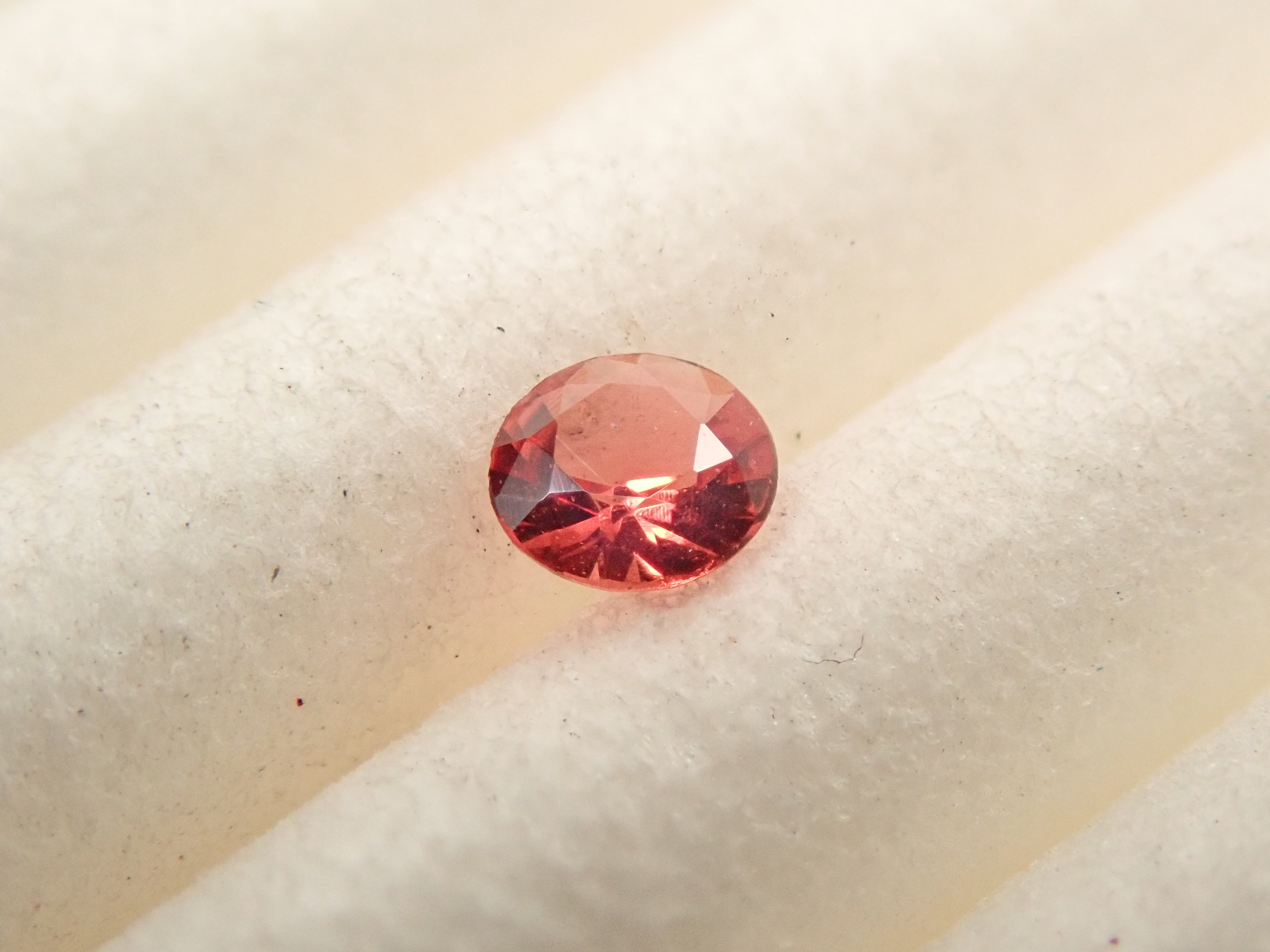 【12562058掲載】カナダ産カナダ産ユーディアライト 0.047ctルース