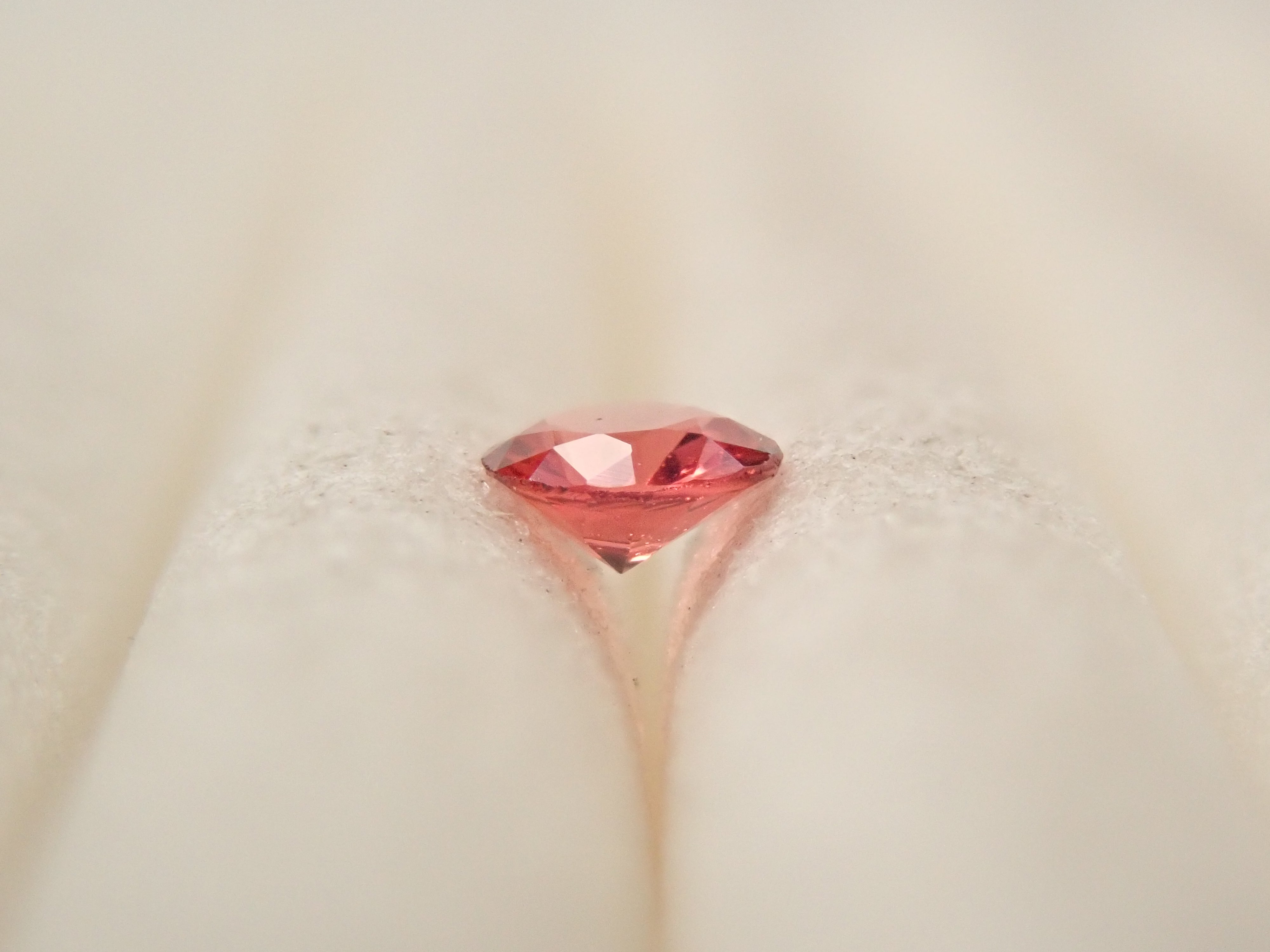 【12562058掲載】カナダ産カナダ産ユーディアライト 0.047ctルース