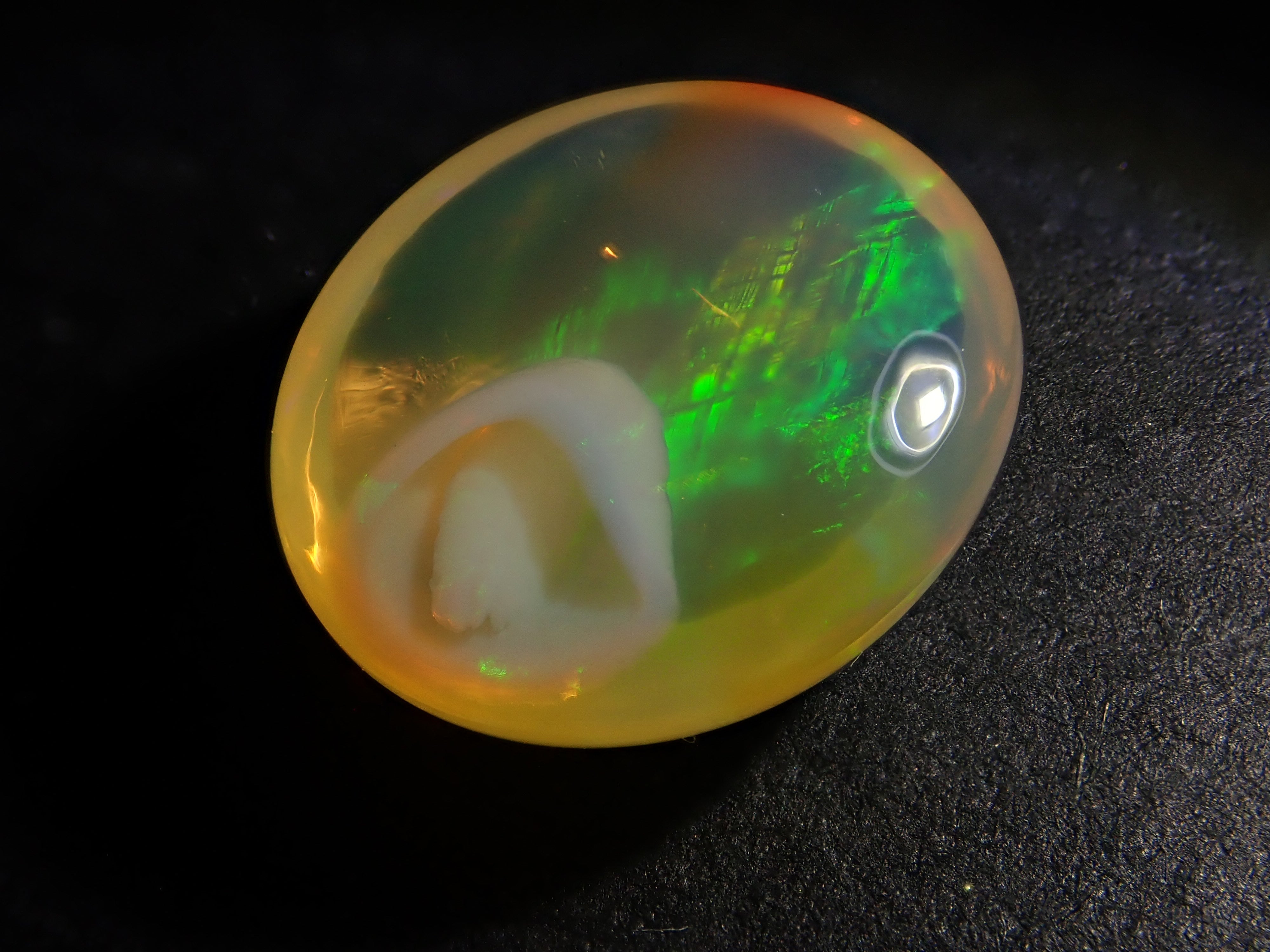 【12562000掲載】メキシコ産エッグインオパール 4.879ctルース