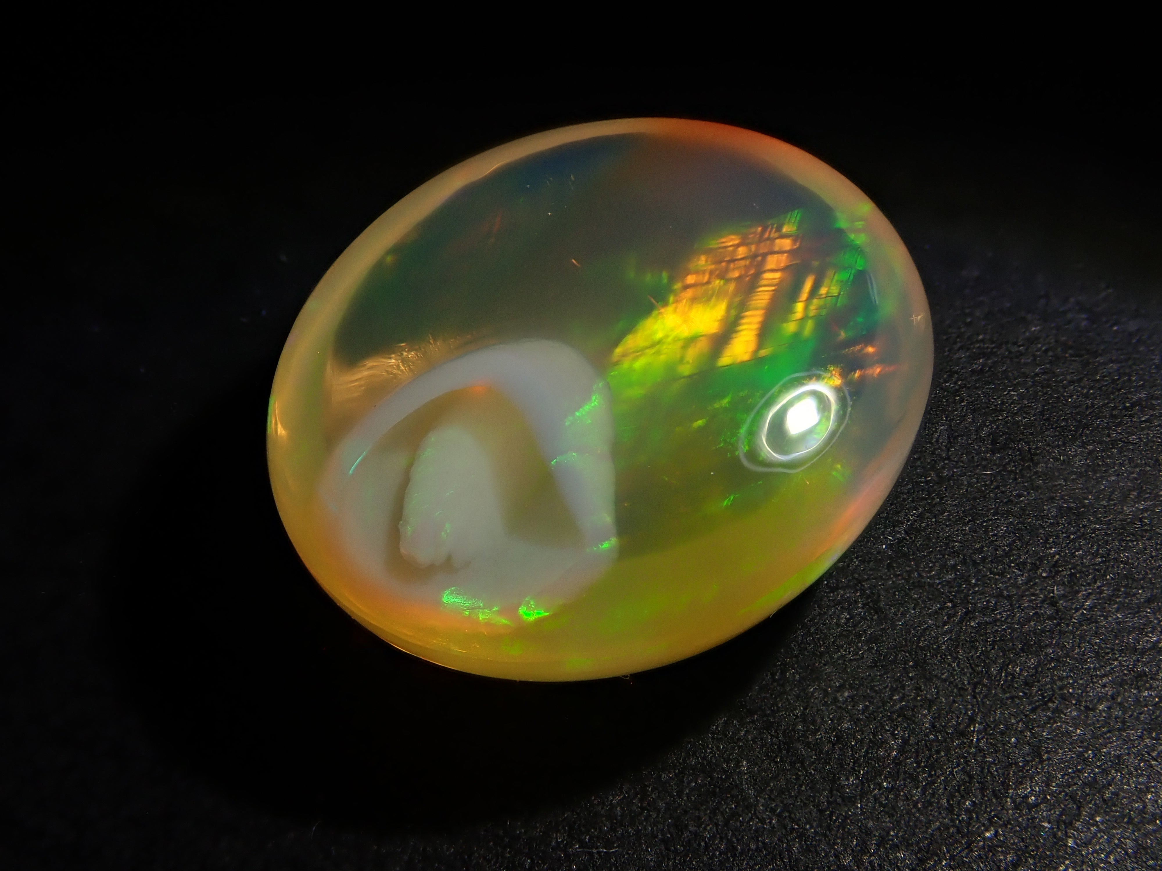 【12562000掲載】メキシコ産エッグインオパール 4.879ctルース