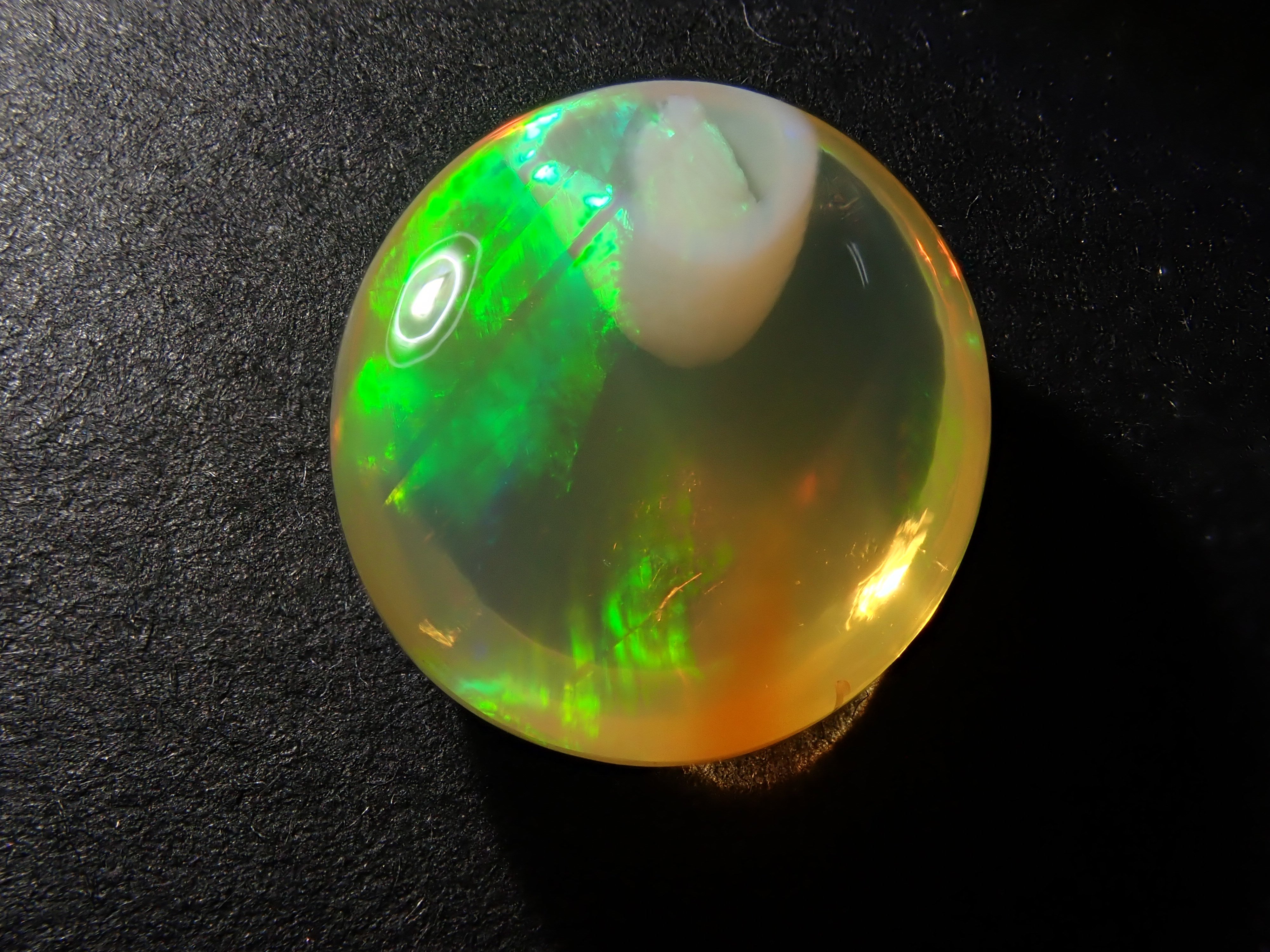 【12562000掲載】メキシコ産エッグインオパール 4.879ctルース