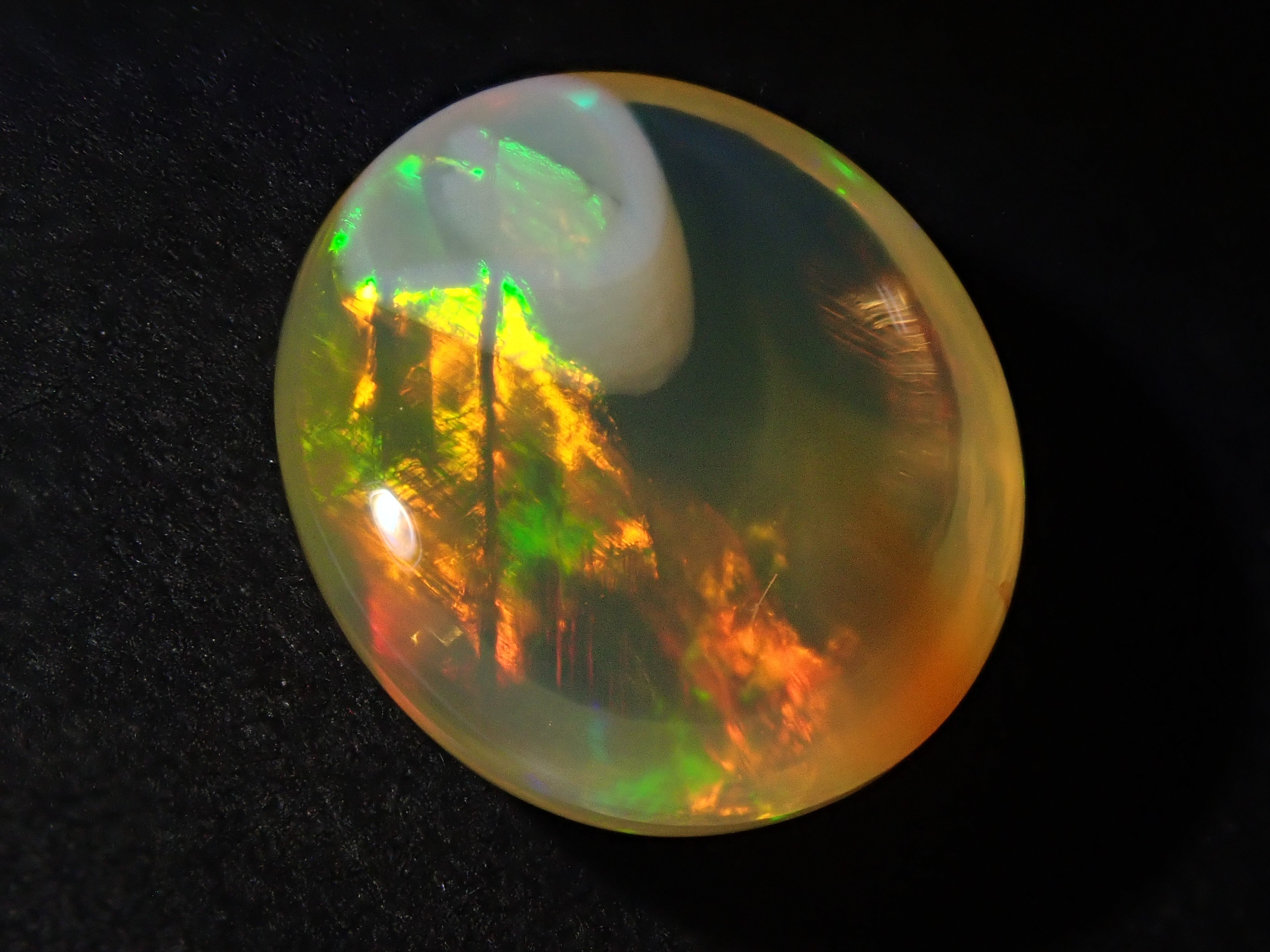 【12562000掲載】メキシコ産エッグインオパール 4.879ctルース