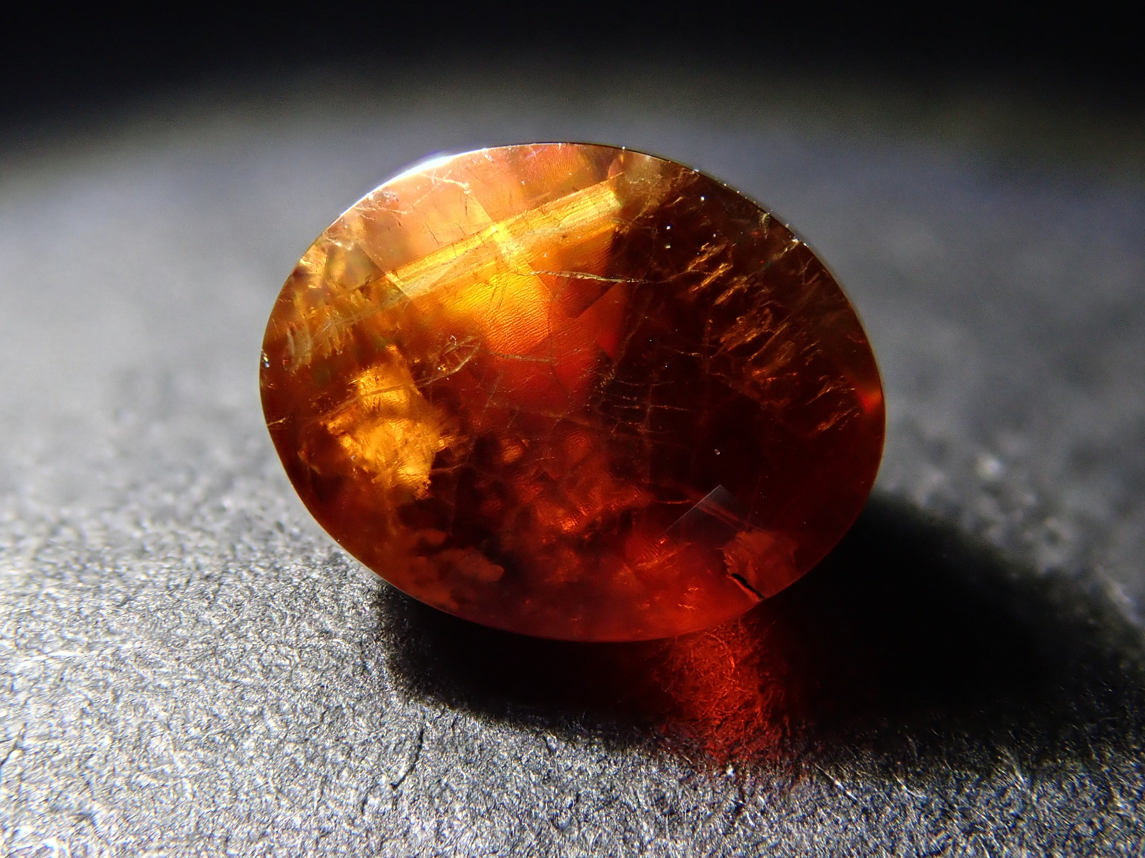 【12562003掲載】奈良県天川村産レインボーガーネット(アンドラダイトガーネット) 1.207ctルース