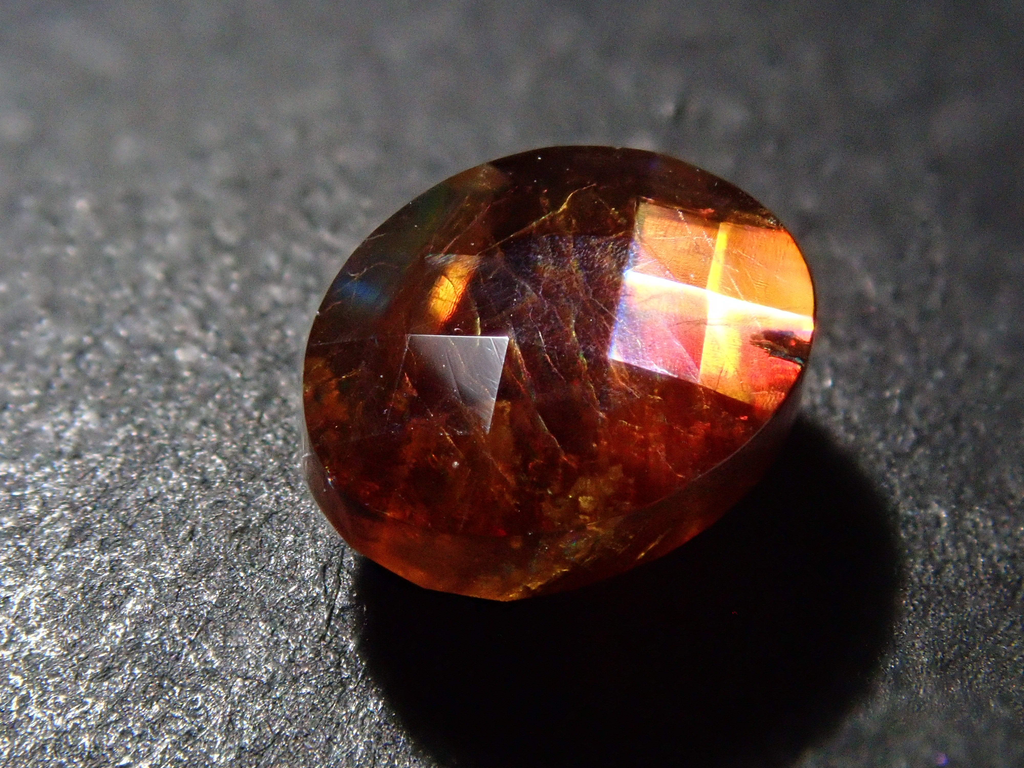 【12562003掲載】奈良県天川村産レインボーガーネット(アンドラダイトガーネット) 1.207ctルース