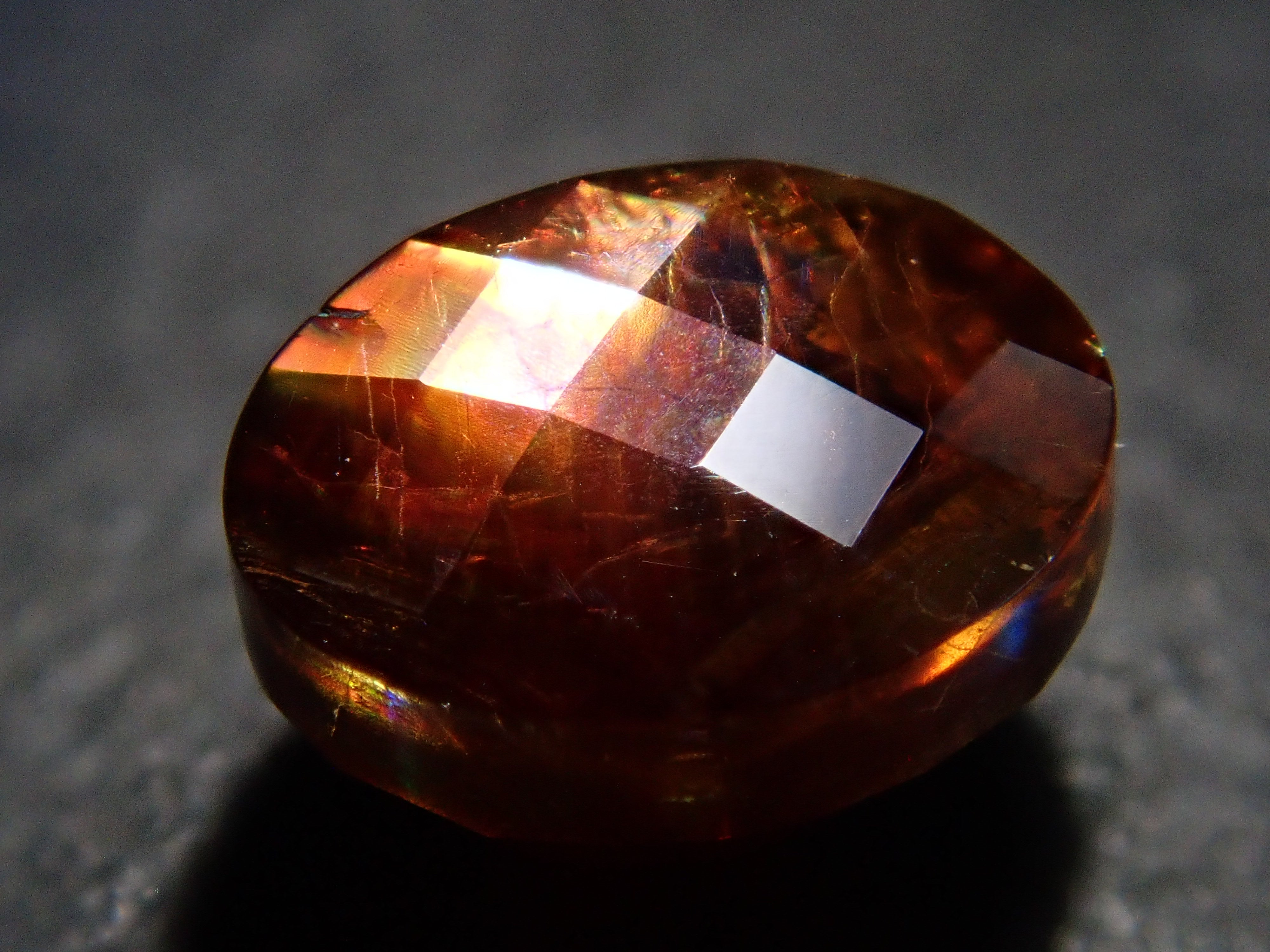 【12562003掲載】奈良県天川村産レインボーガーネット(アンドラダイトガーネット) 1.207ctルース