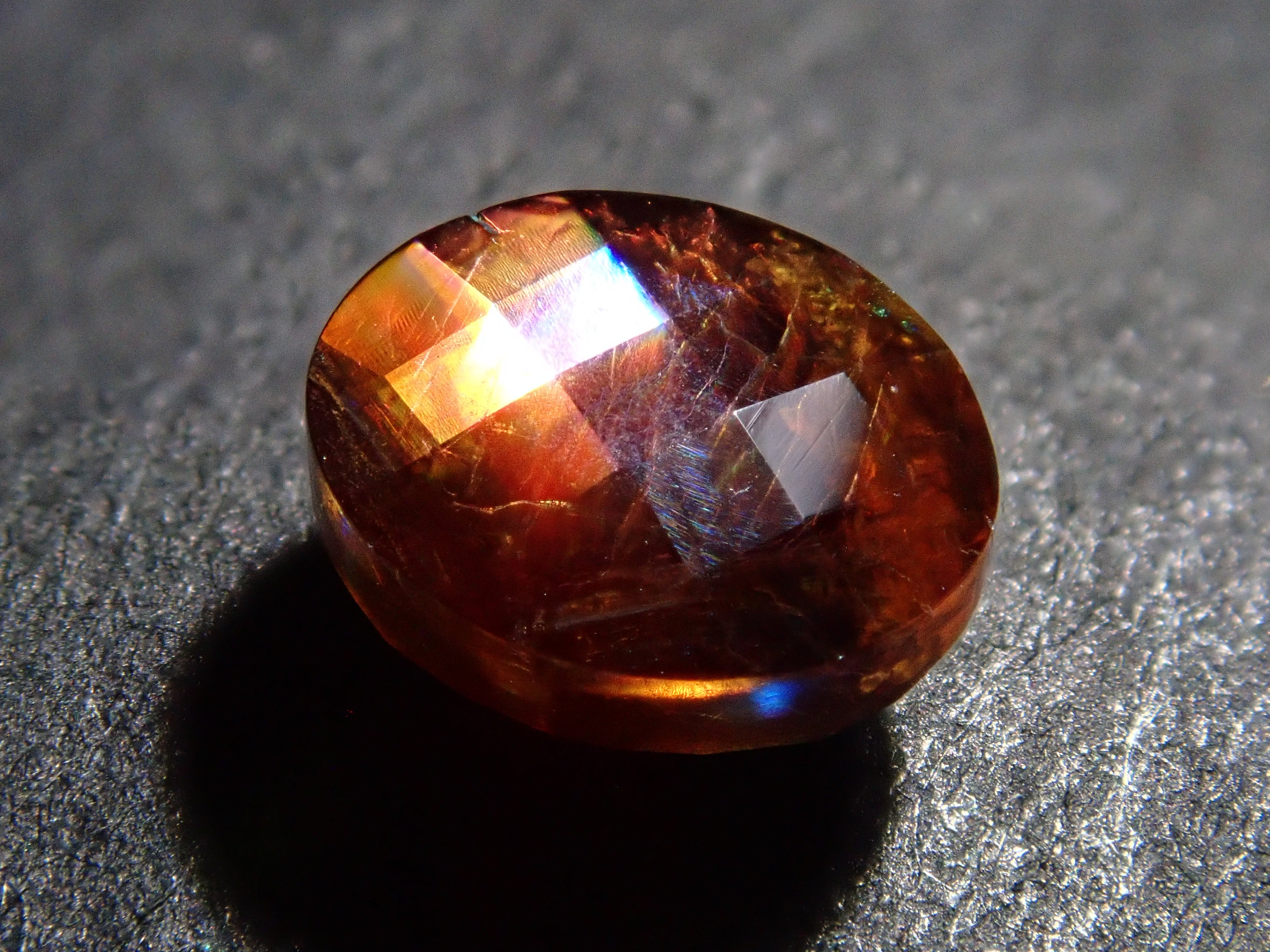 【12562003掲載】奈良県天川村産レインボーガーネット(アンドラダイトガーネット) 1.207ctルース