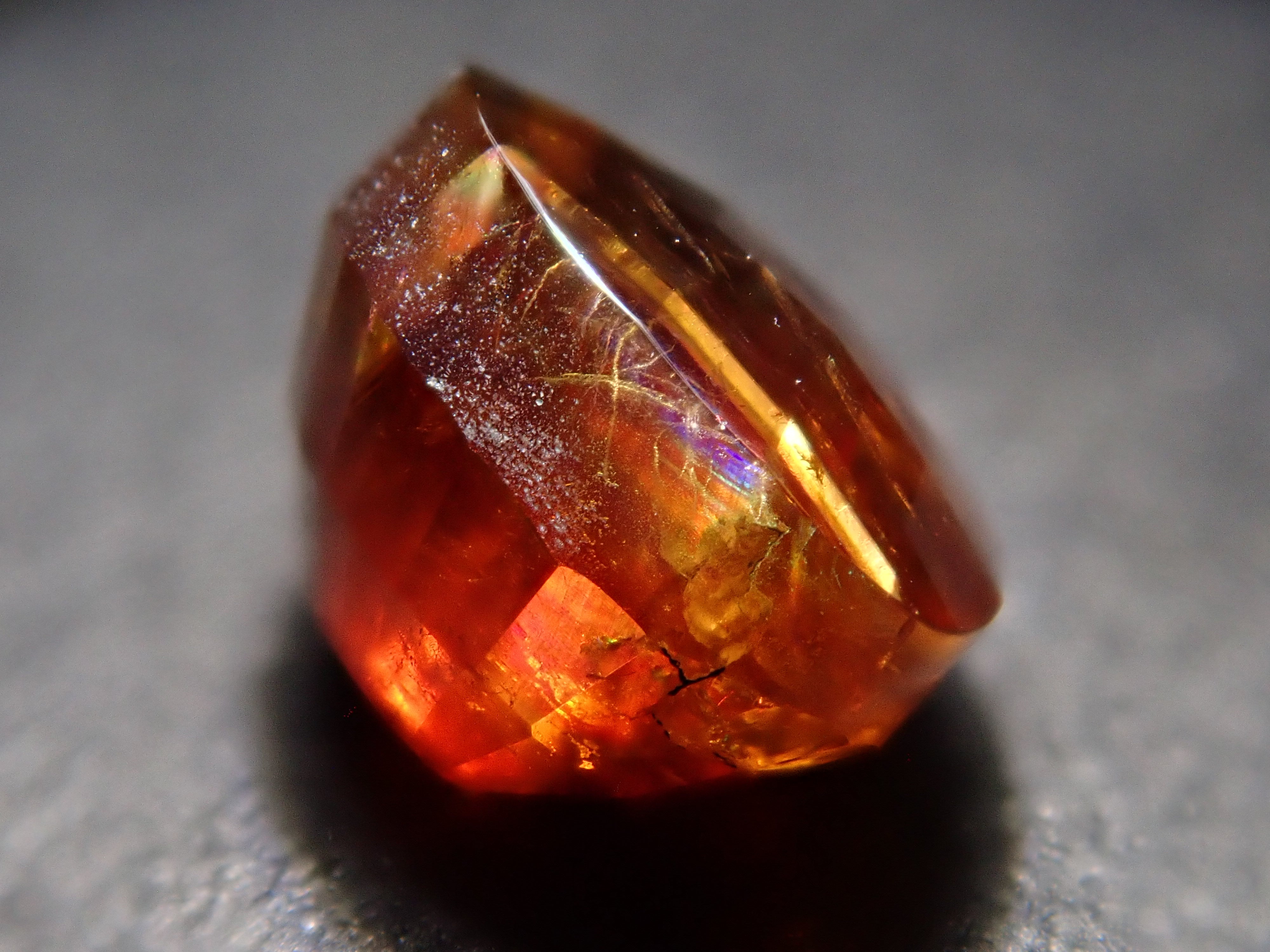 【12562003掲載】奈良県天川村産レインボーガーネット(アンドラダイトガーネット) 1.207ctルース