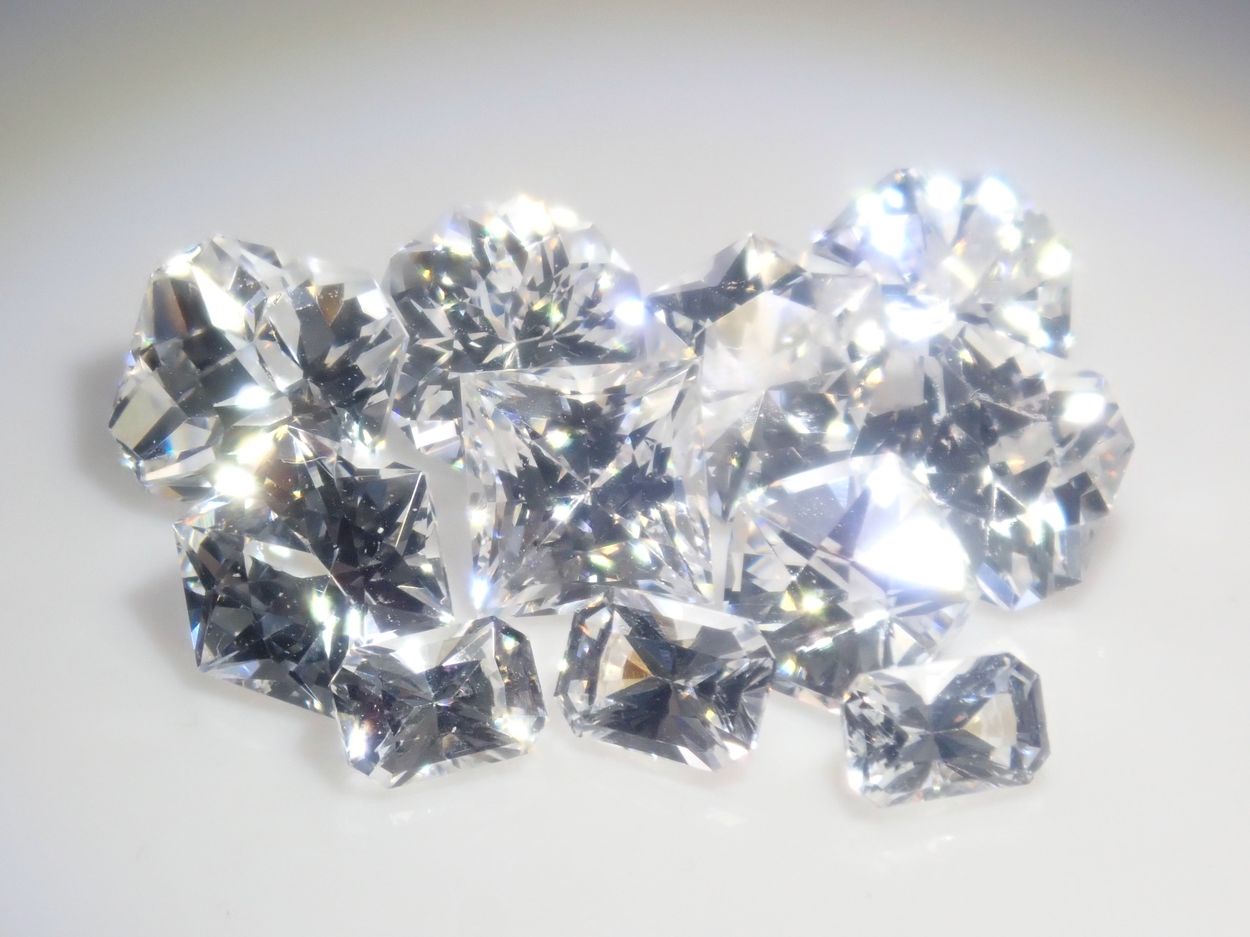 【3/6 22時販売】《限定13石》通常39,800円のD/IF/3EXのラボグロウンダイヤモンドや通常59,800円のさくらインカットYAGなど合成ガチャ(さらに合成アレキサンドライト付き)《複数購入割引有》