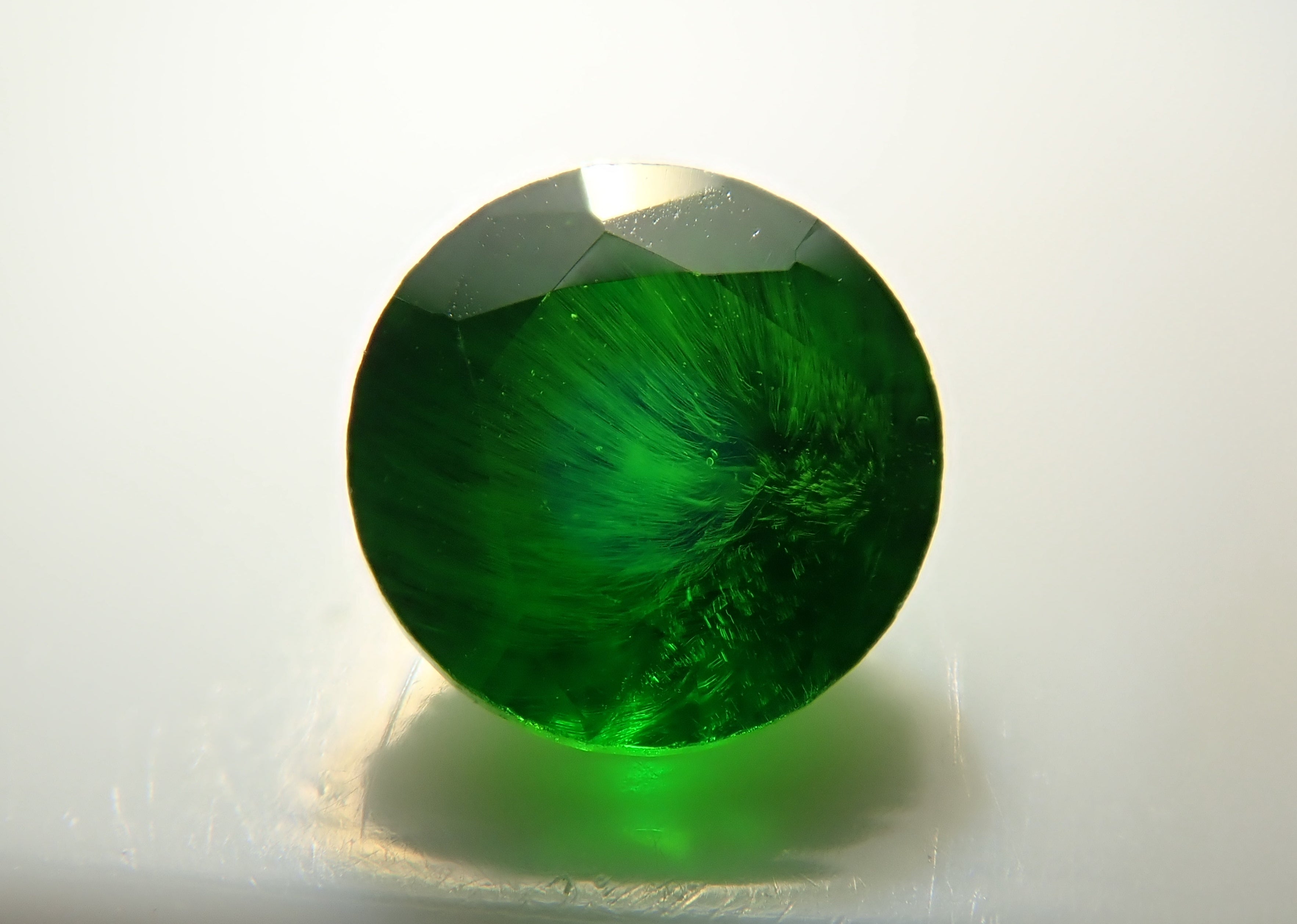 俄羅斯濃綠榴石(馬尾石)3.3 mm/0.187 克拉裸石