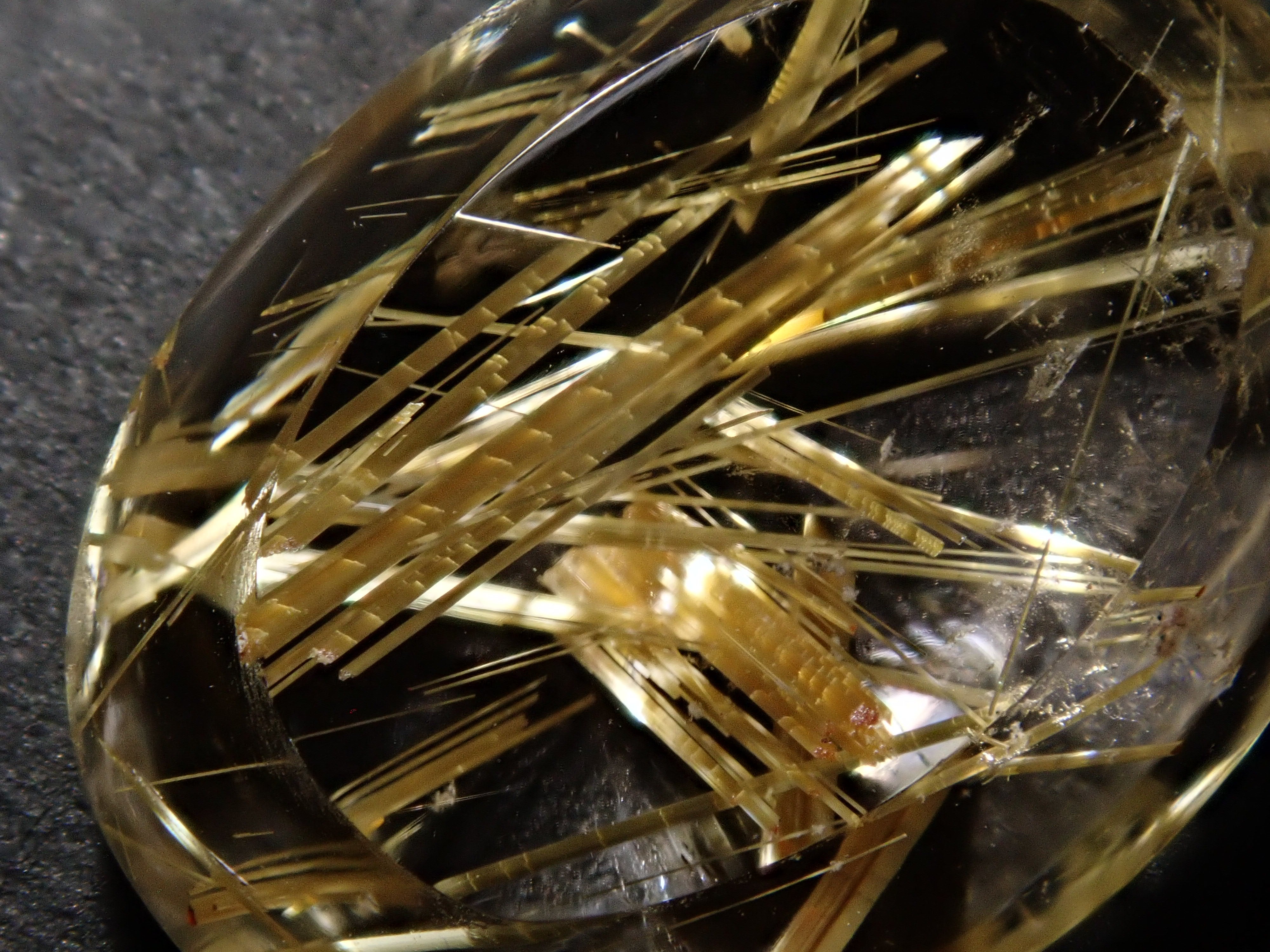 ルチルレイテッドクォーツ 7.440ctルース(太陽ルチルクォーツ)