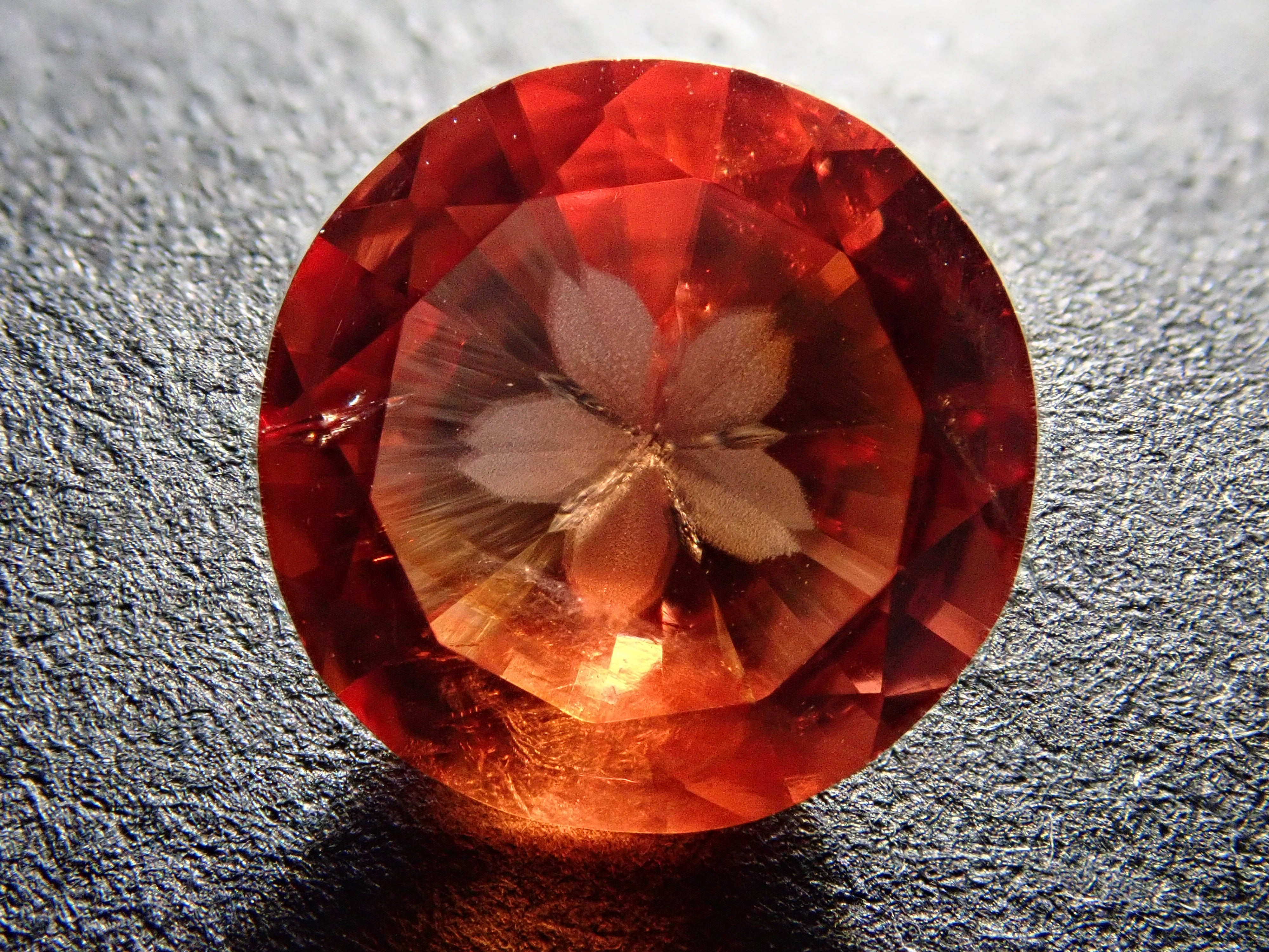 南アフリカ産ロードクロサイト 1.544ctルース