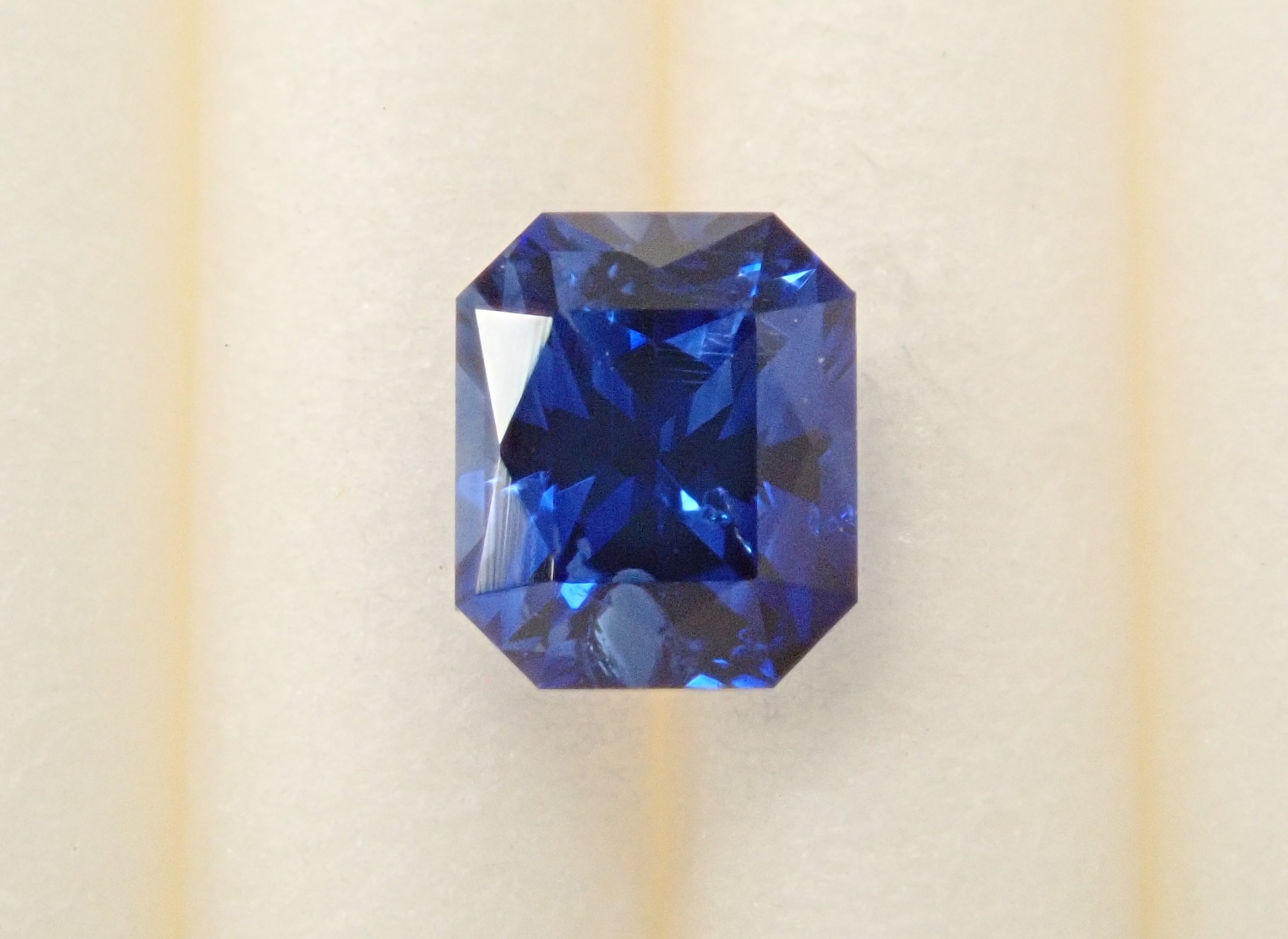 【3月7日晚間10點開售】馬達加斯加藍寶石裸石,0.347克拉,附真品證書