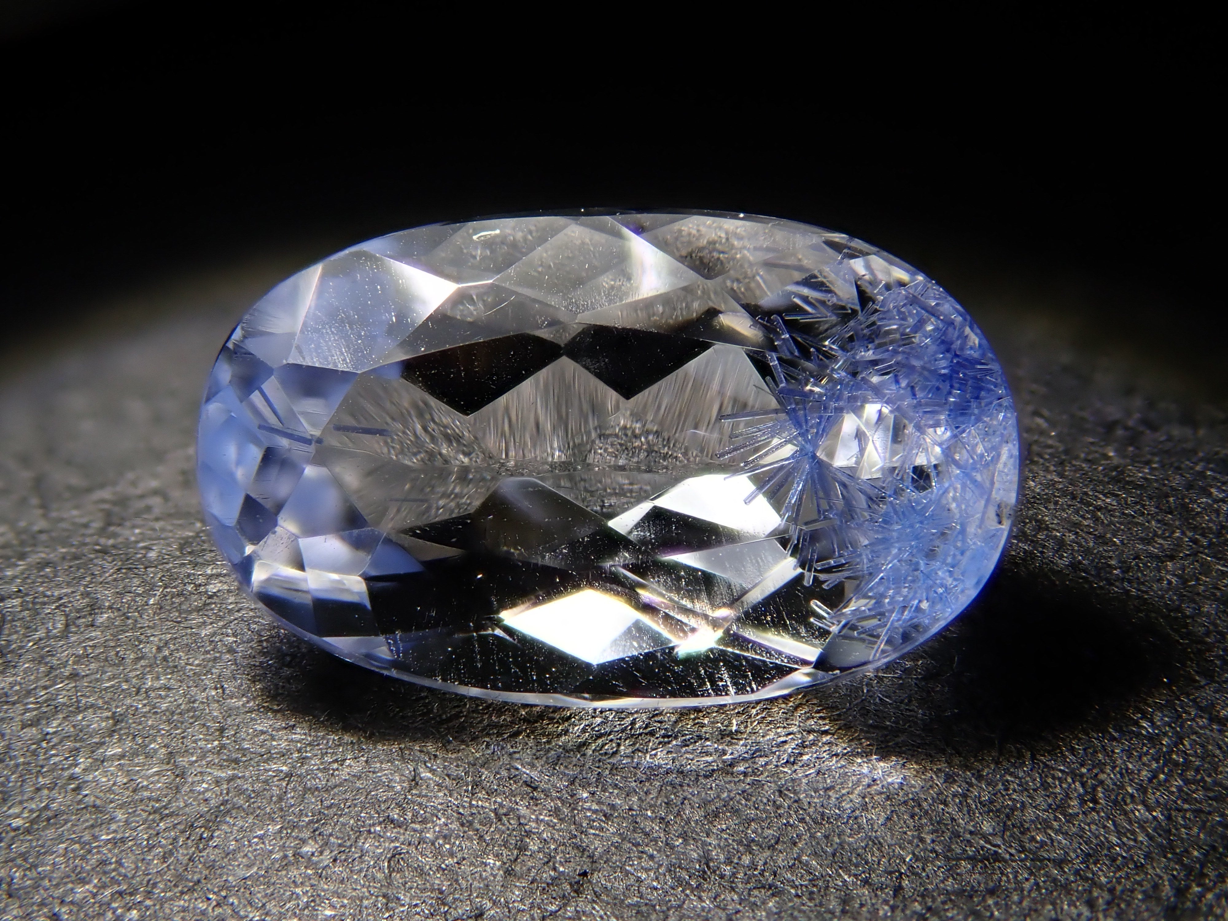 【12562083掲載】ブラジル産デュモルチェライトインクォーツ 1.060ctルース