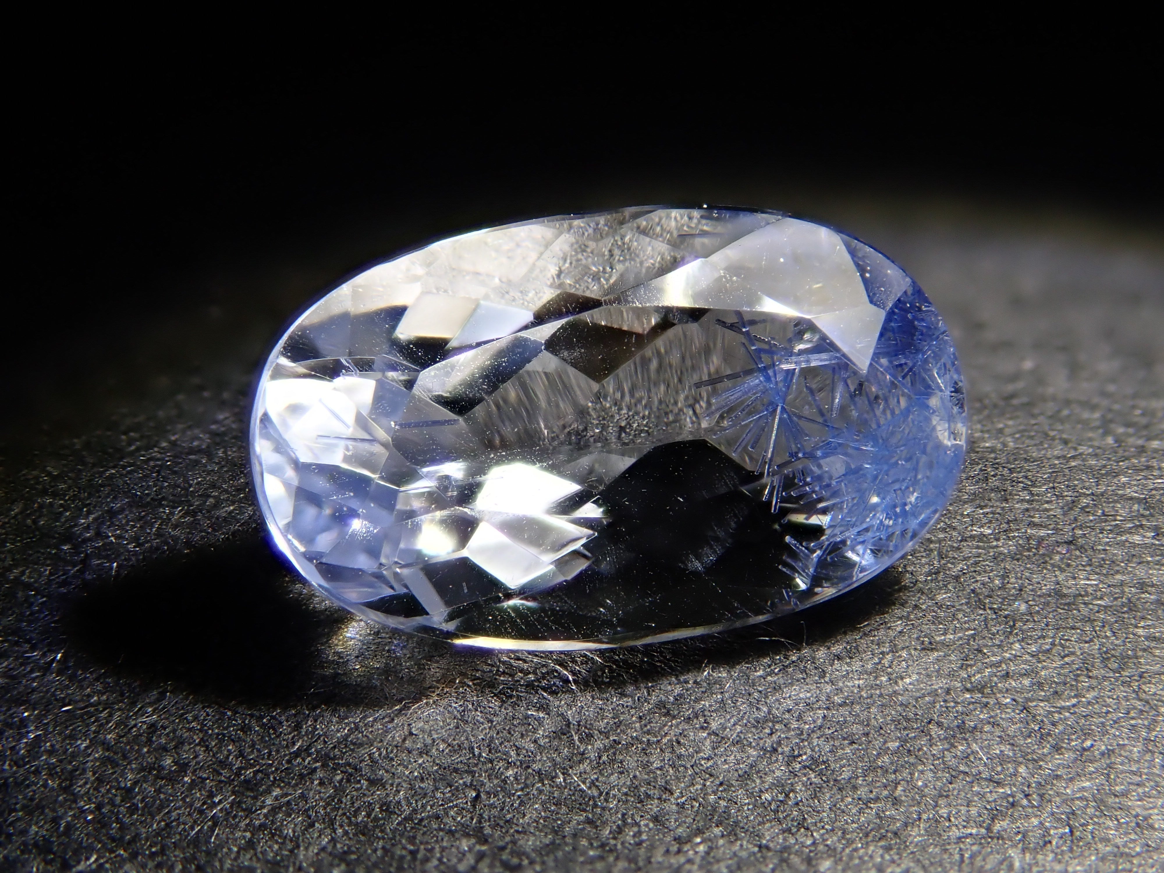 【12562083掲載】ブラジル産デュモルチェライトインクォーツ 1.060ctルース