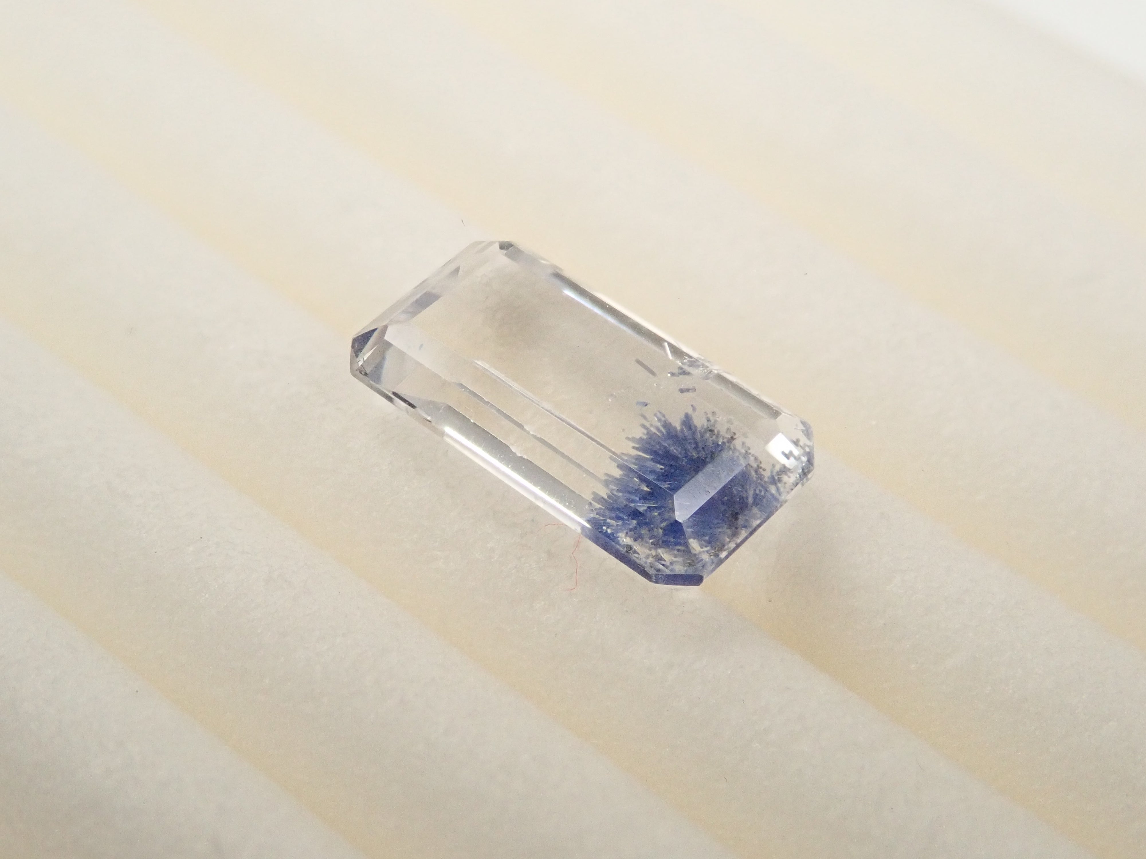 【12562084掲載】ブラジル産デュモルチェライトインクォーツ 0.929ctルース