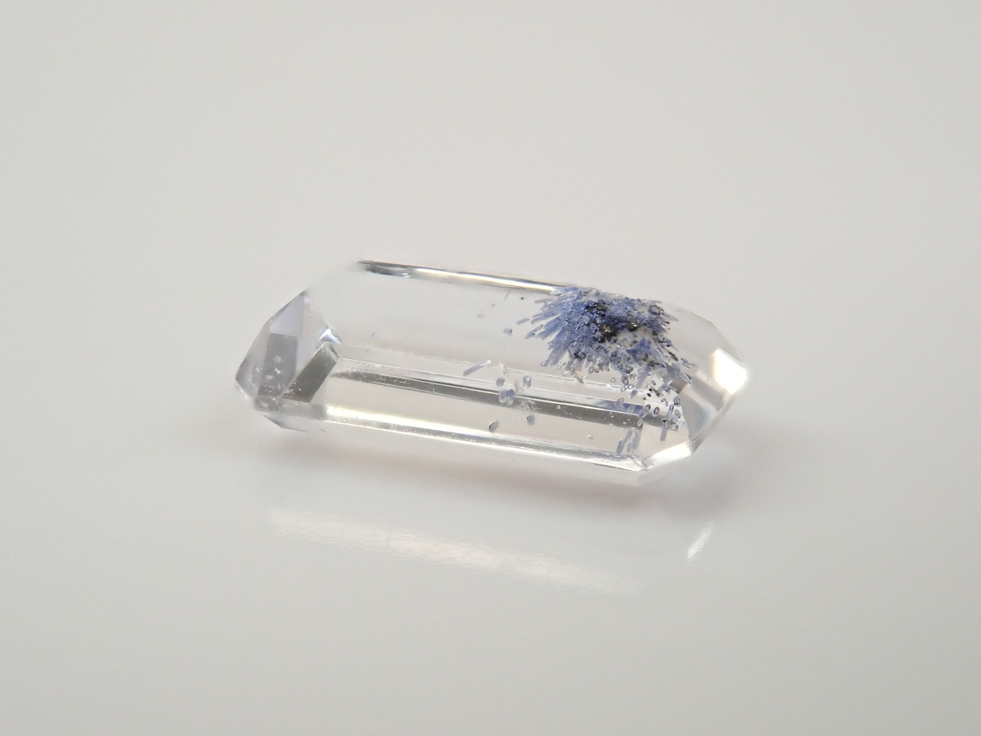 【12562084掲載】ブラジル産デュモルチェライトインクォーツ 0.929ctルース