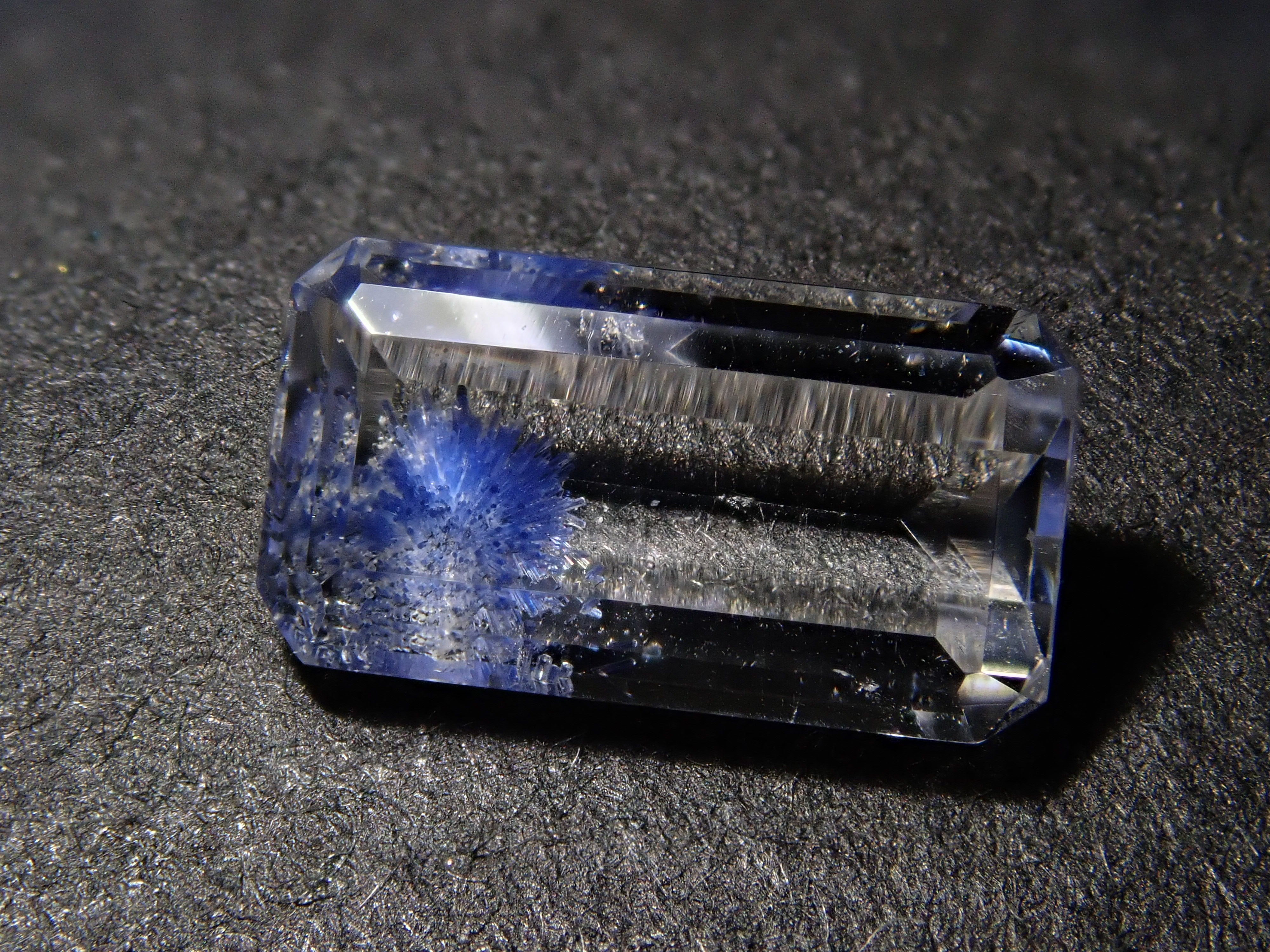 【12562084掲載】ブラジル産デュモルチェライトインクォーツ 0.929ctルース