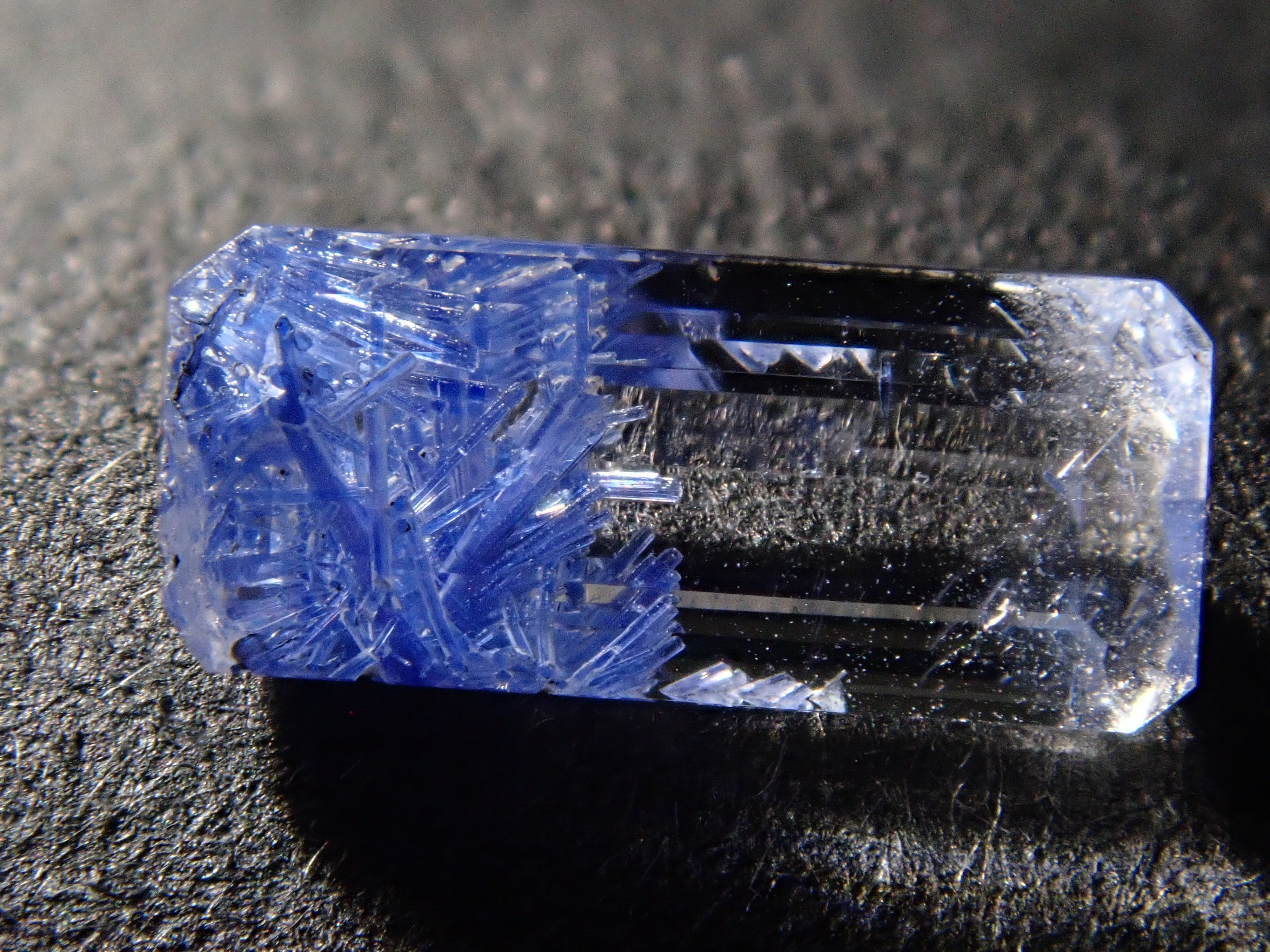 【12562085掲載】ブラジル産デュモルチェライトインクォーツ 0.603ctルース