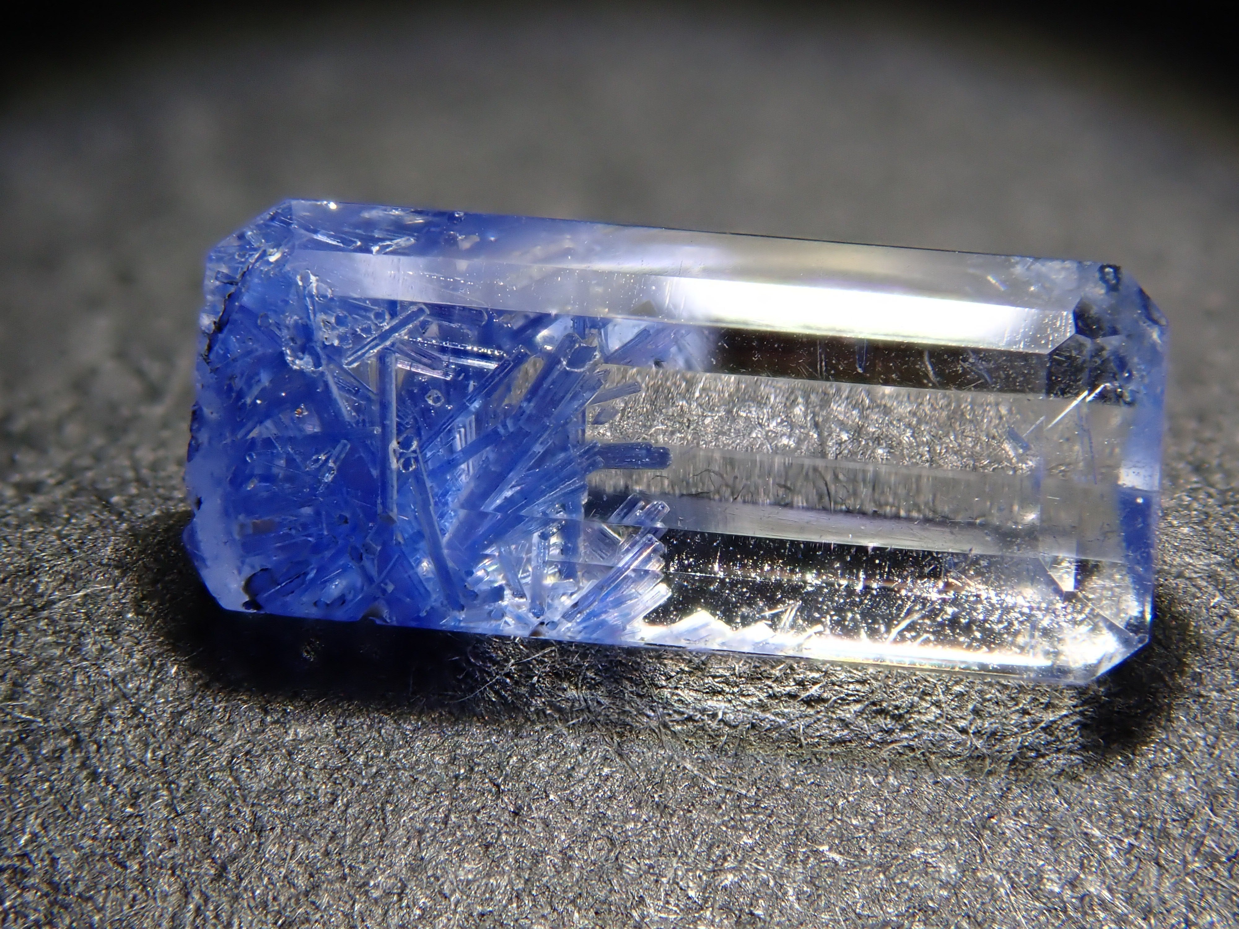 【12562085掲載】ブラジル産デュモルチェライトインクォーツ 0.603ctルース