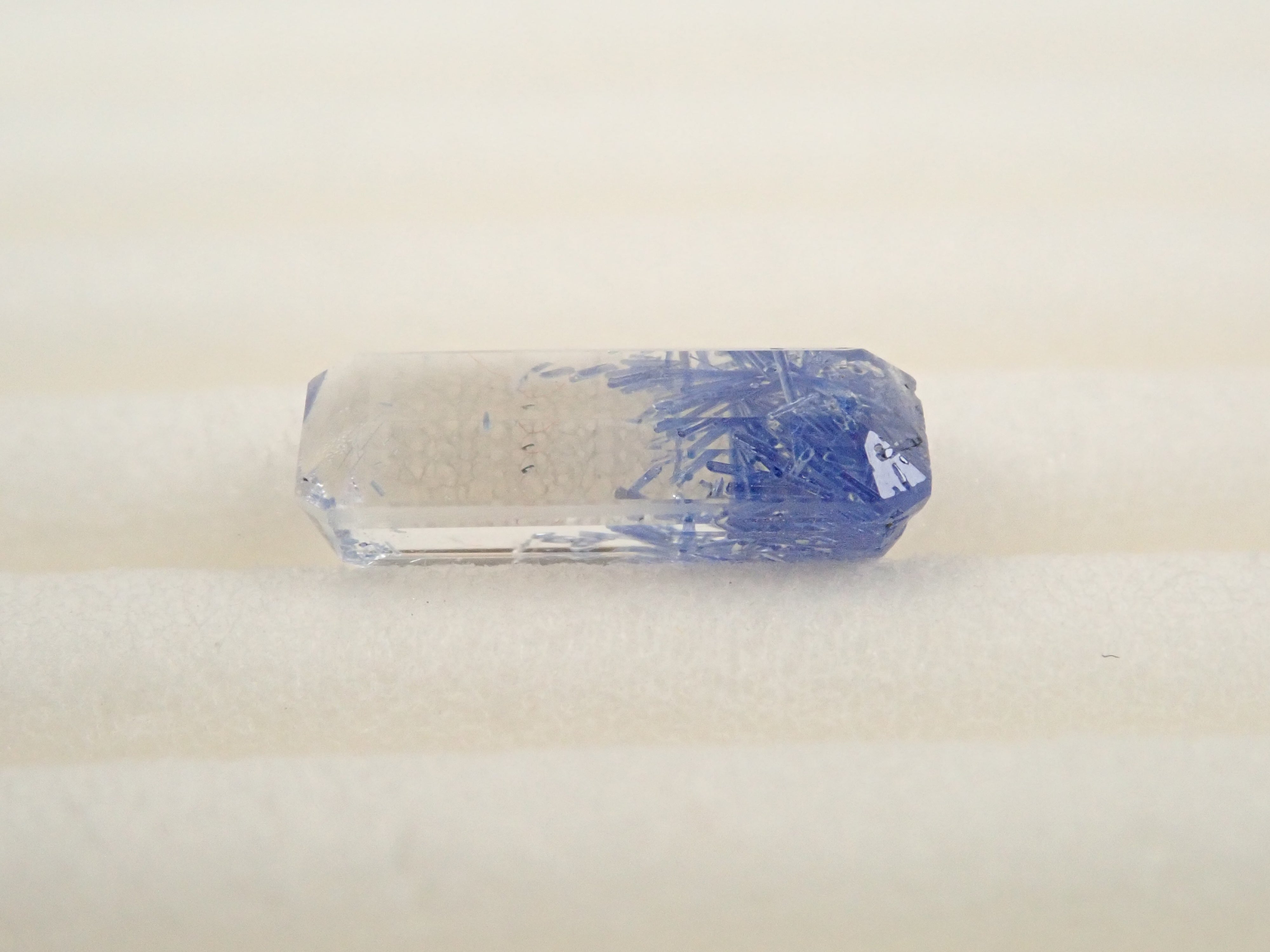 【12562085掲載】ブラジル産デュモルチェライトインクォーツ 0.603ctルース