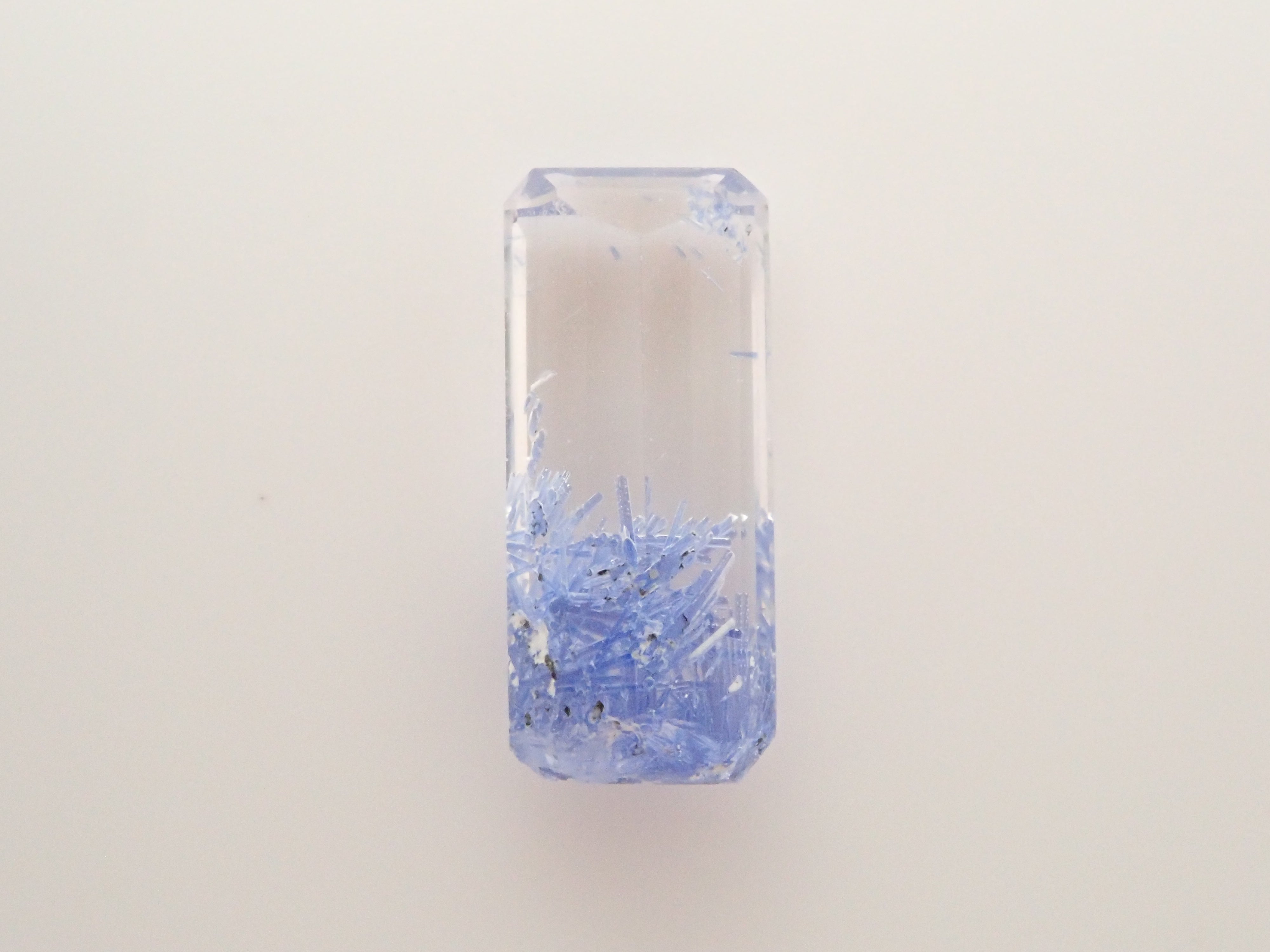 【12562085掲載】ブラジル産デュモルチェライトインクォーツ 0.603ctルース