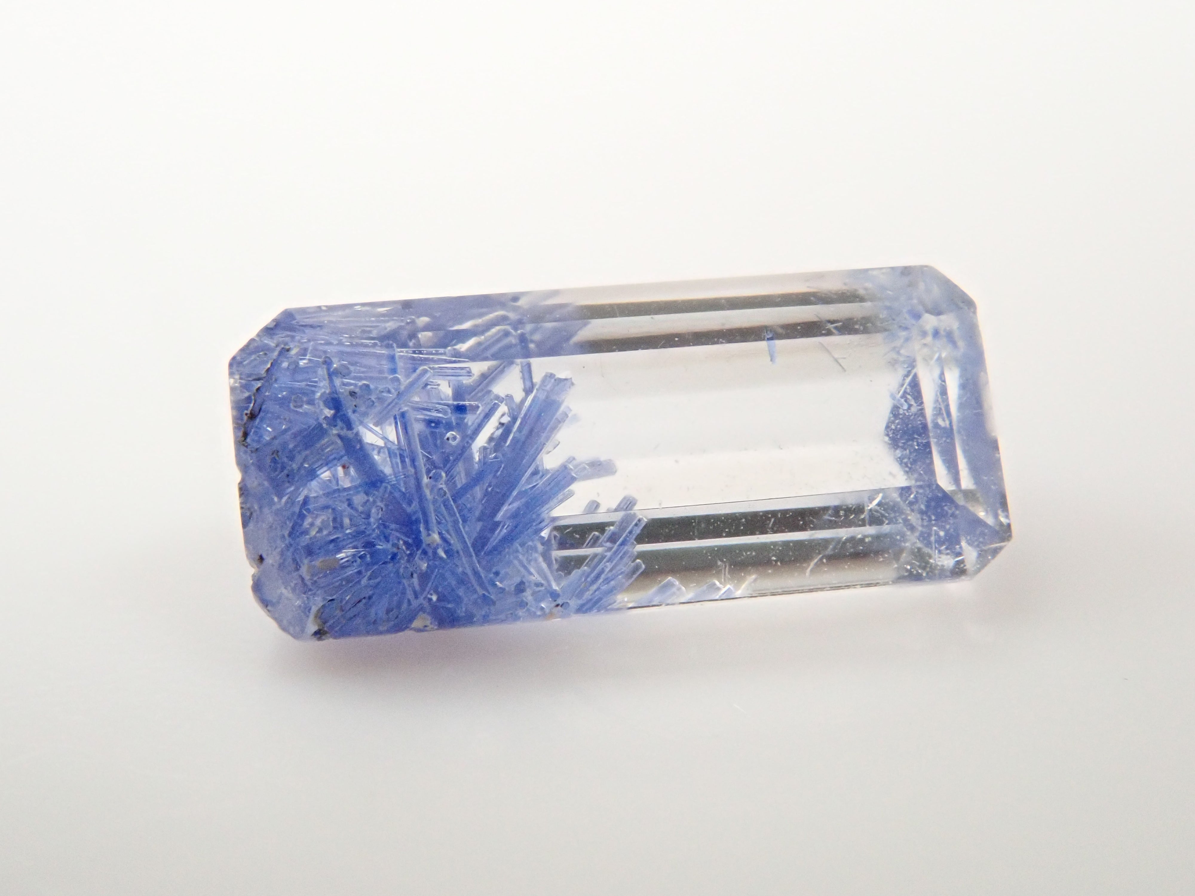 【12562085掲載】ブラジル産デュモルチェライトインクォーツ 0.603ctルース