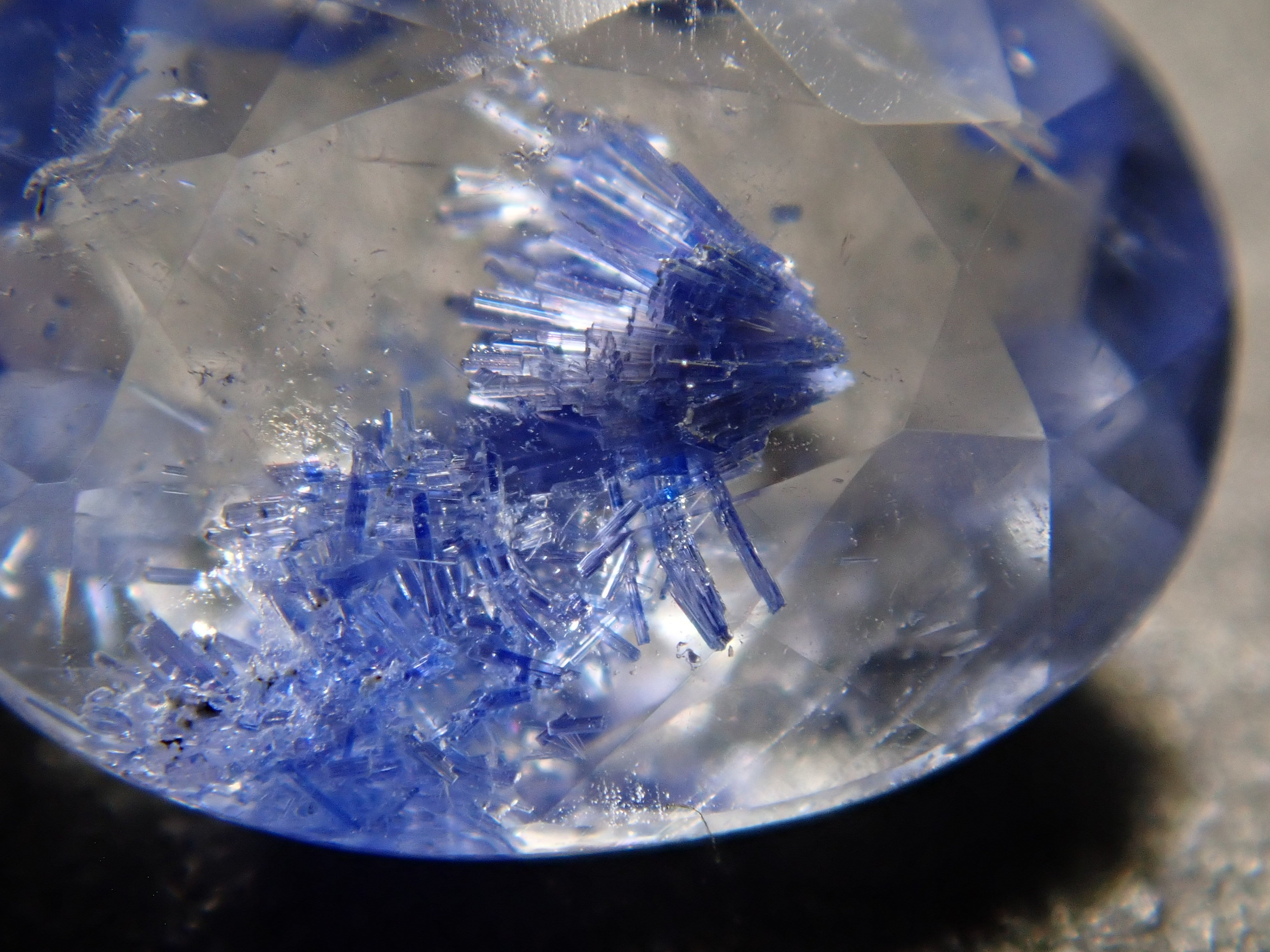 【12562087掲載】ブラジル産デュモルチェライトインクォーツ 0.914ctルース